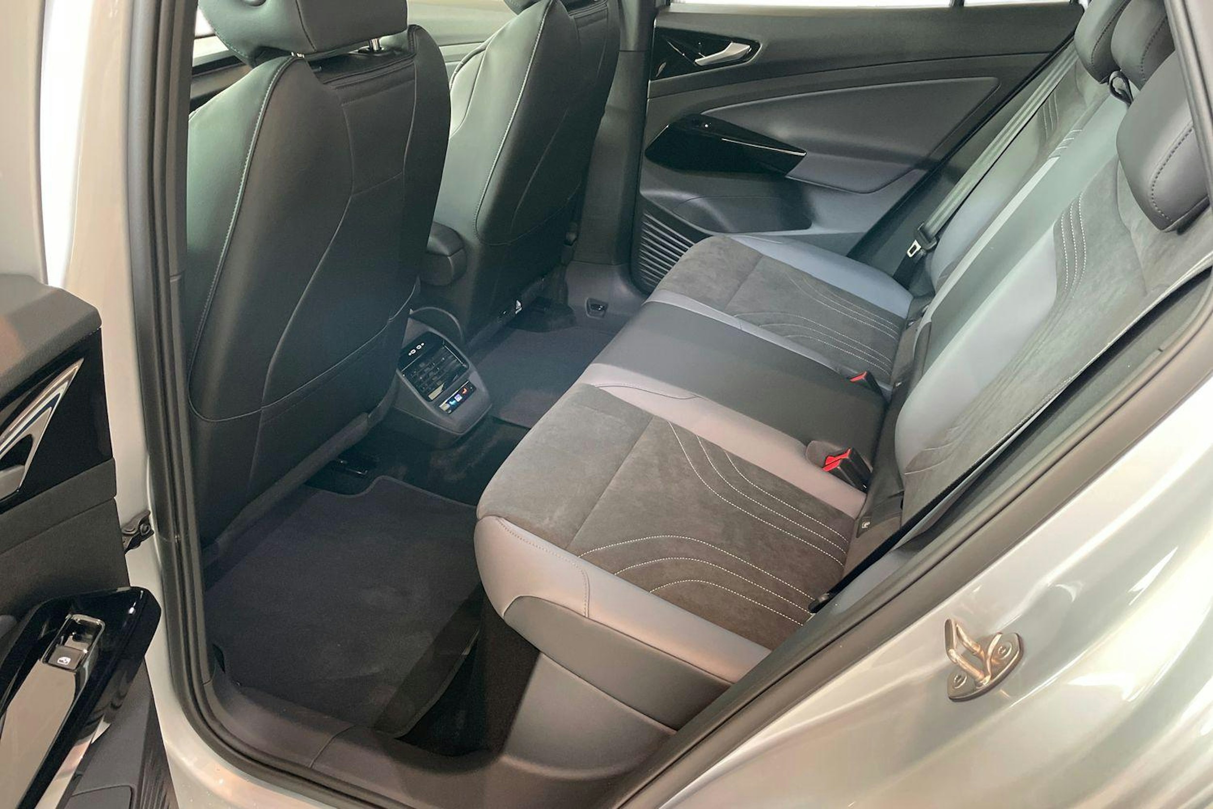 harmaa Volkswagen ID.4 2026 kuva 8.