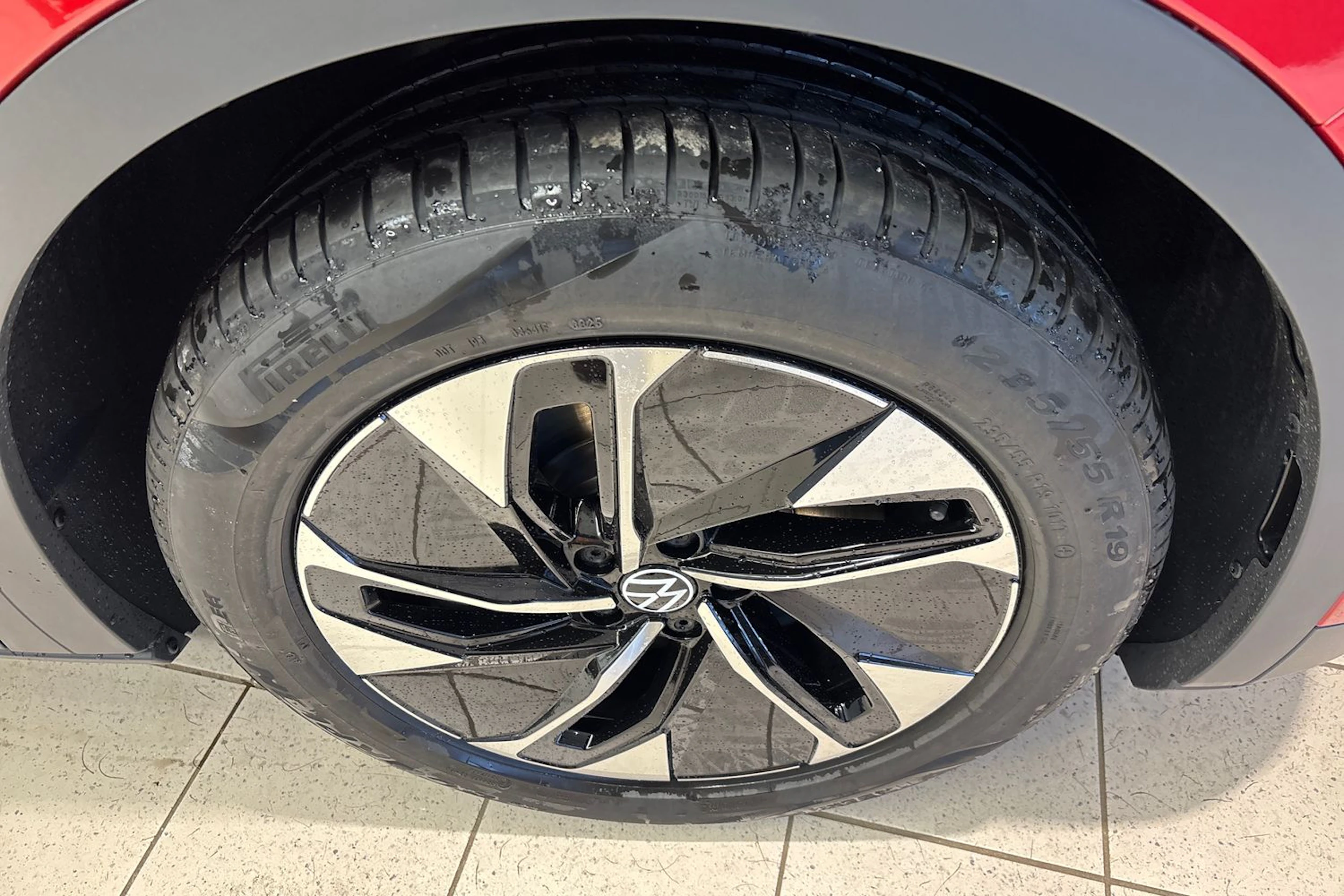 punainen Volkswagen ID.4 2026 kuva 10.