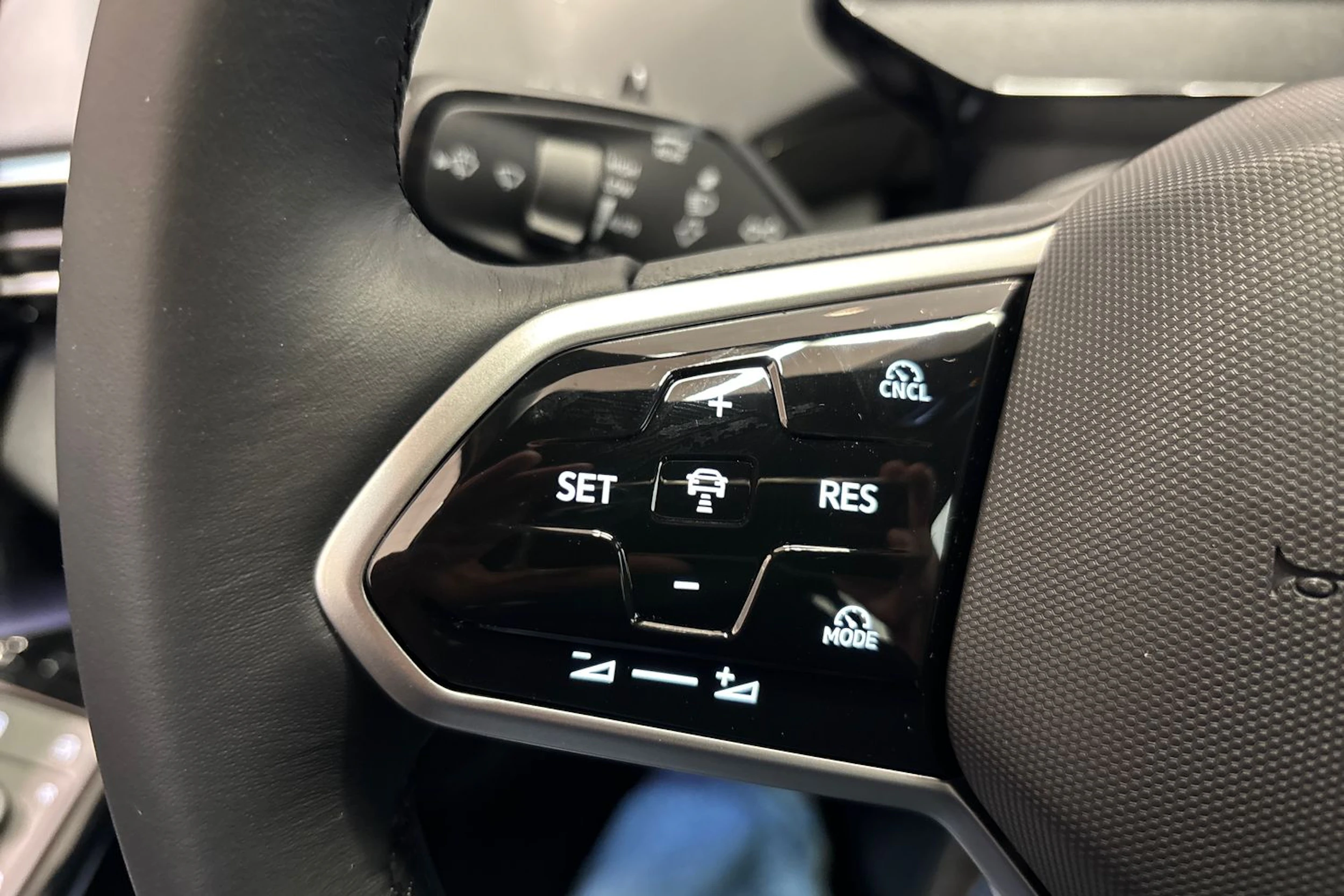 punainen Volkswagen ID.4 2026 kuva 15.