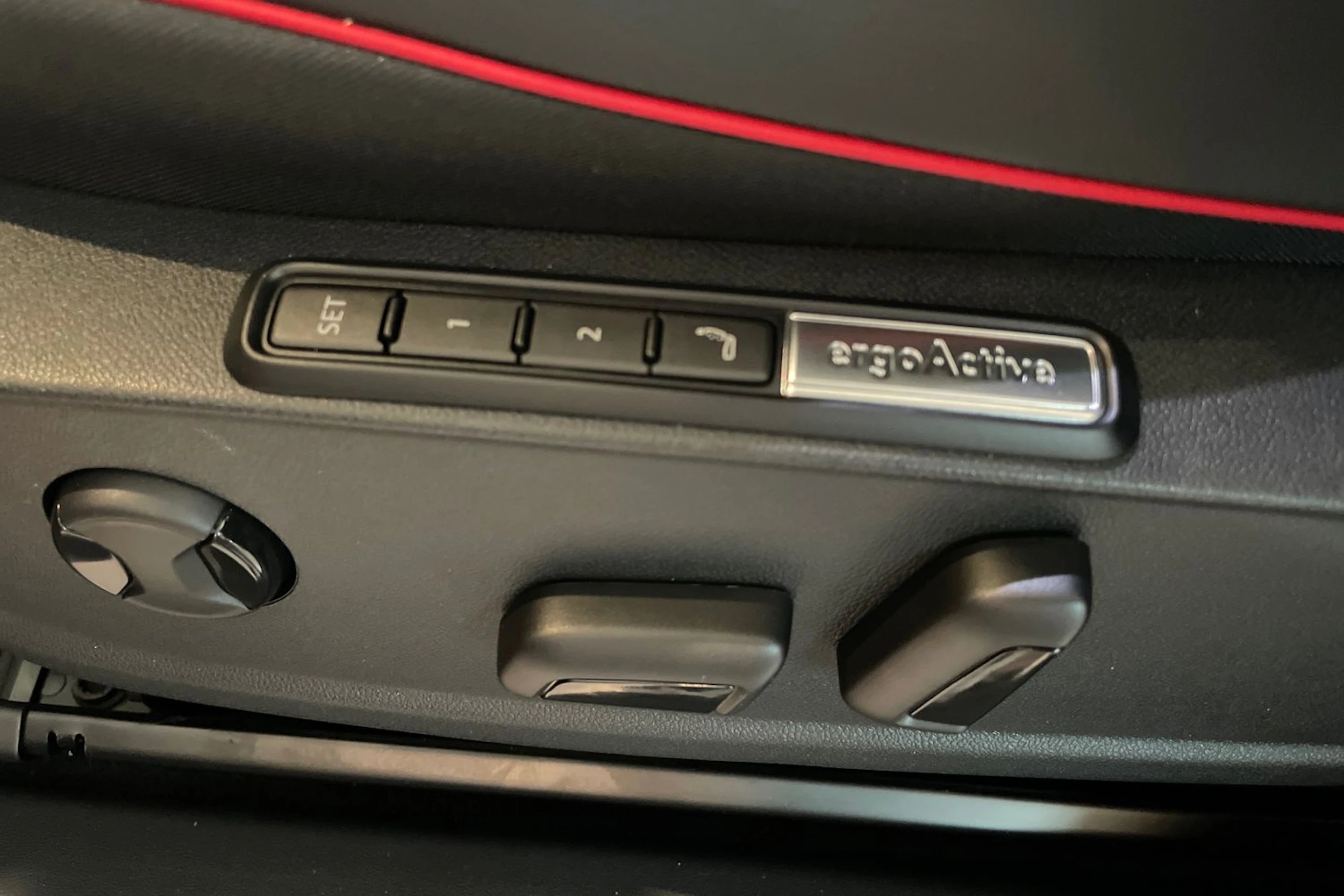 punainen Volkswagen ID.4 2026 kuva 11.