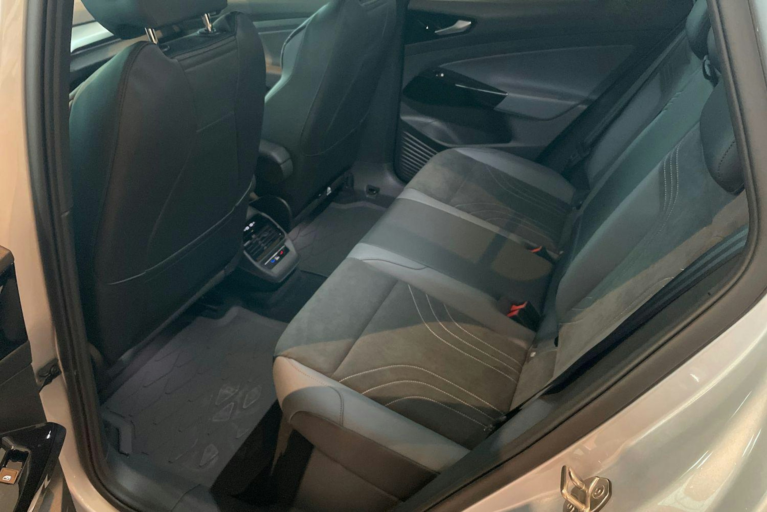 harmaa Volkswagen ID.4 2026 kuva 8.