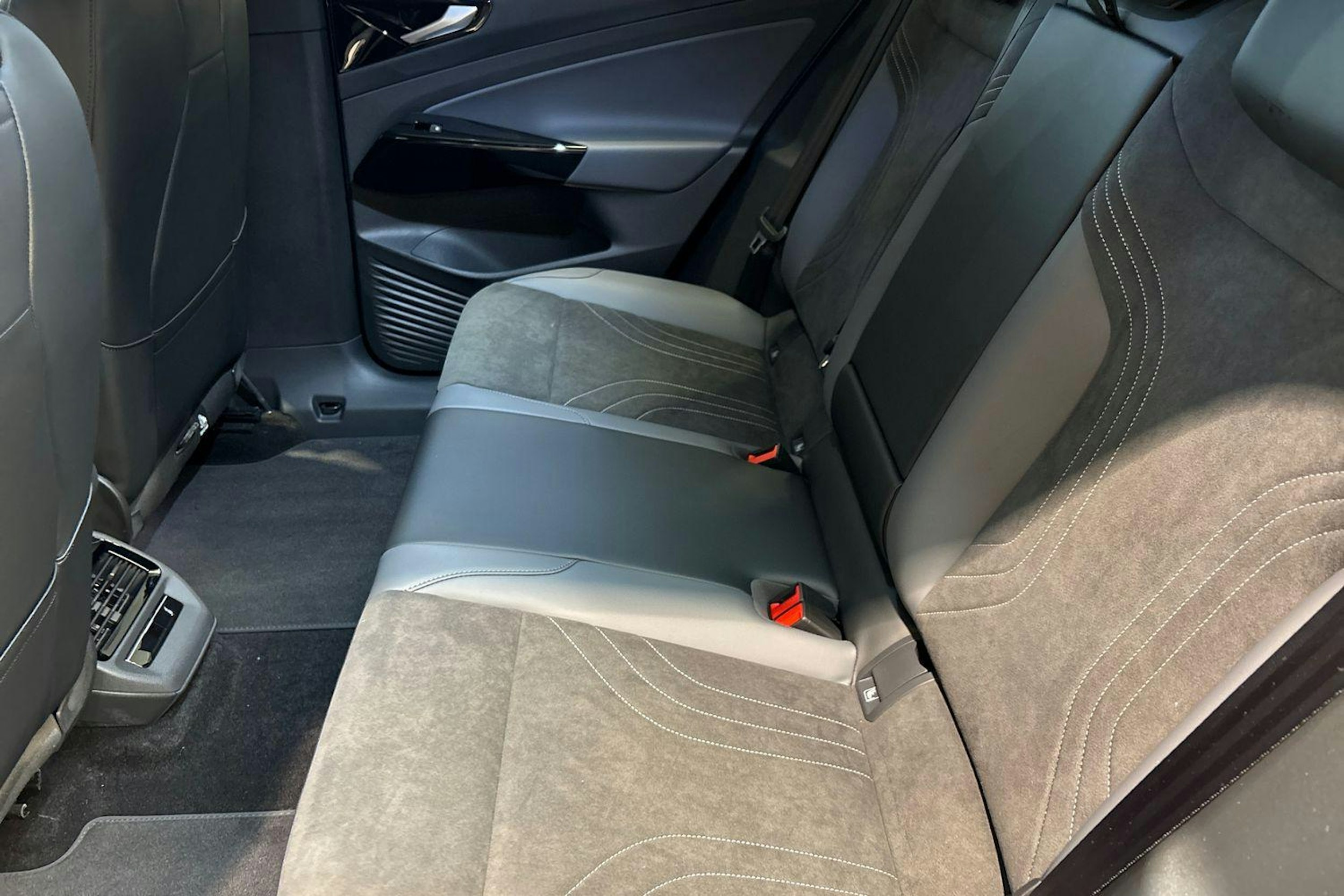 sininen Volkswagen ID.4 2026 kuva 8.