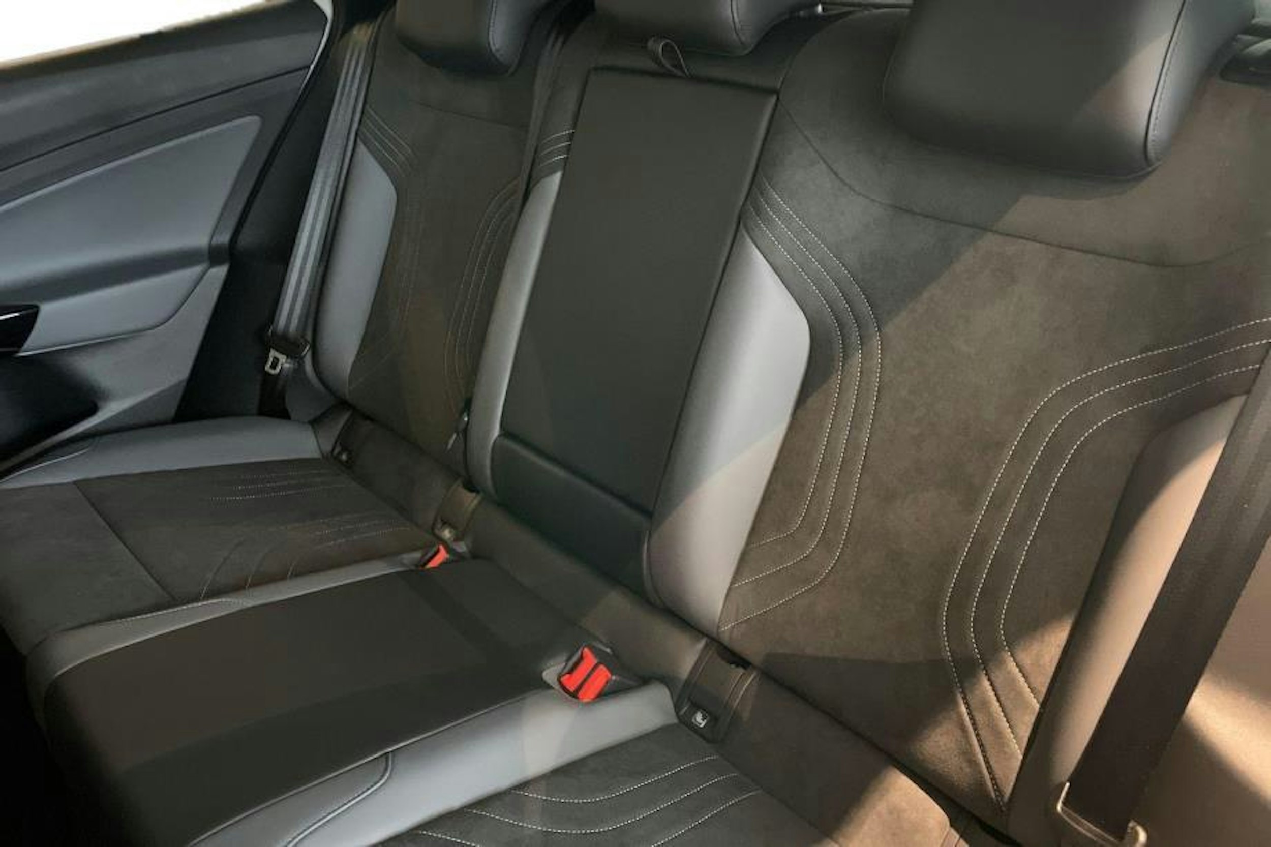 valkoinen Volkswagen ID.4 2026 kuva 8.