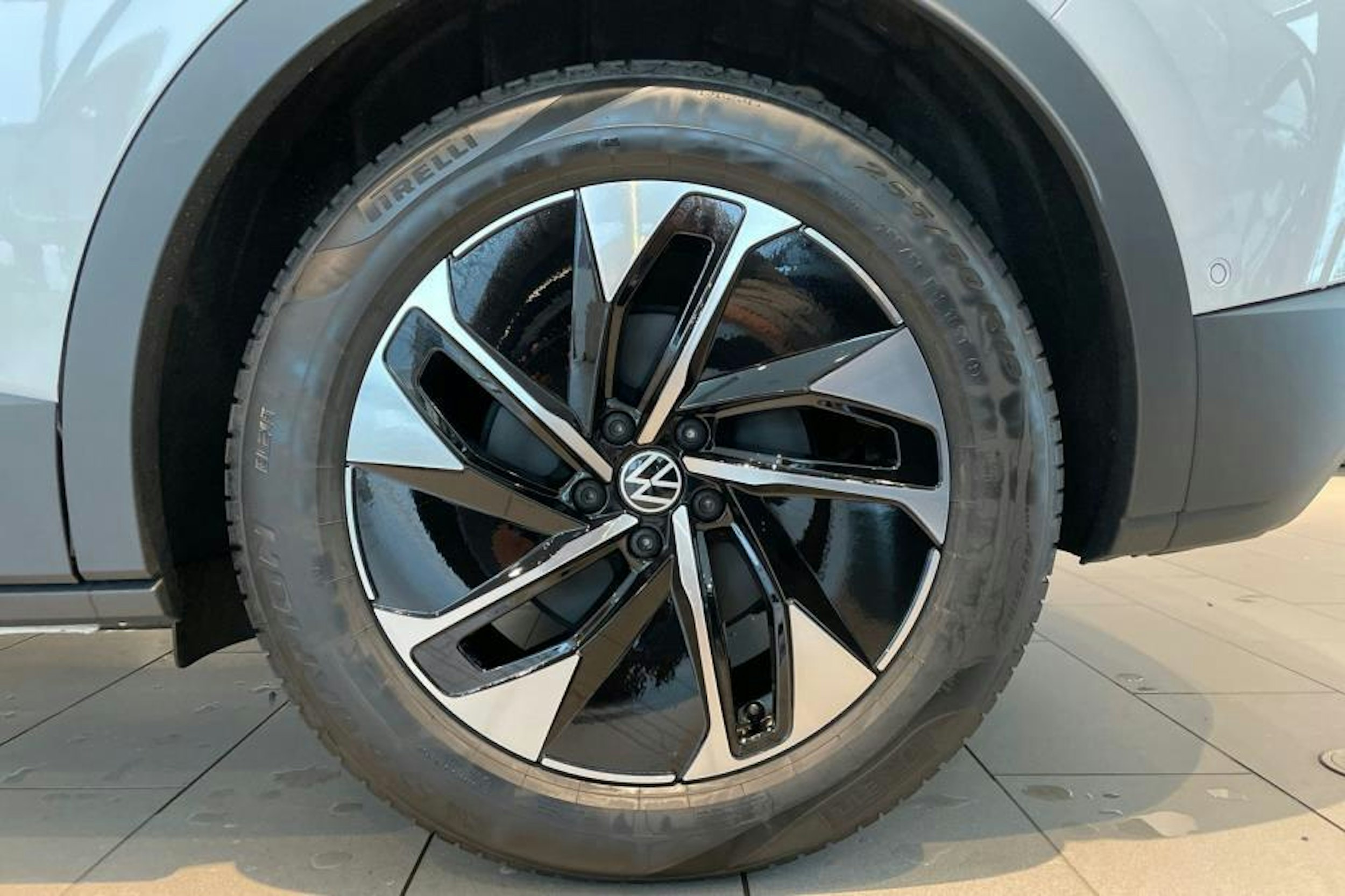 valkoinen Volkswagen ID.4 2026 kuva 10.