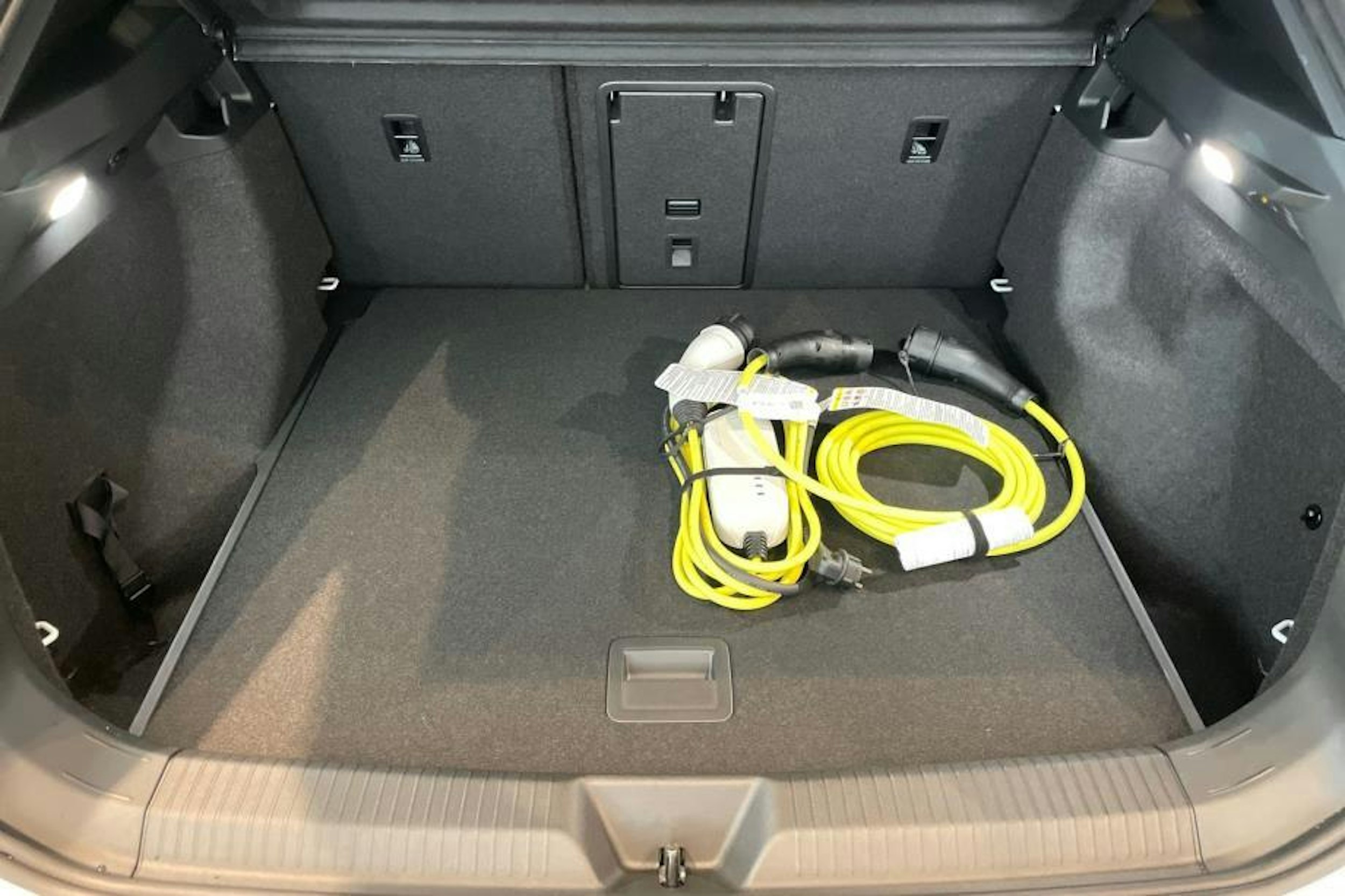 valkoinen Volkswagen ID.4 2026 kuva 11.