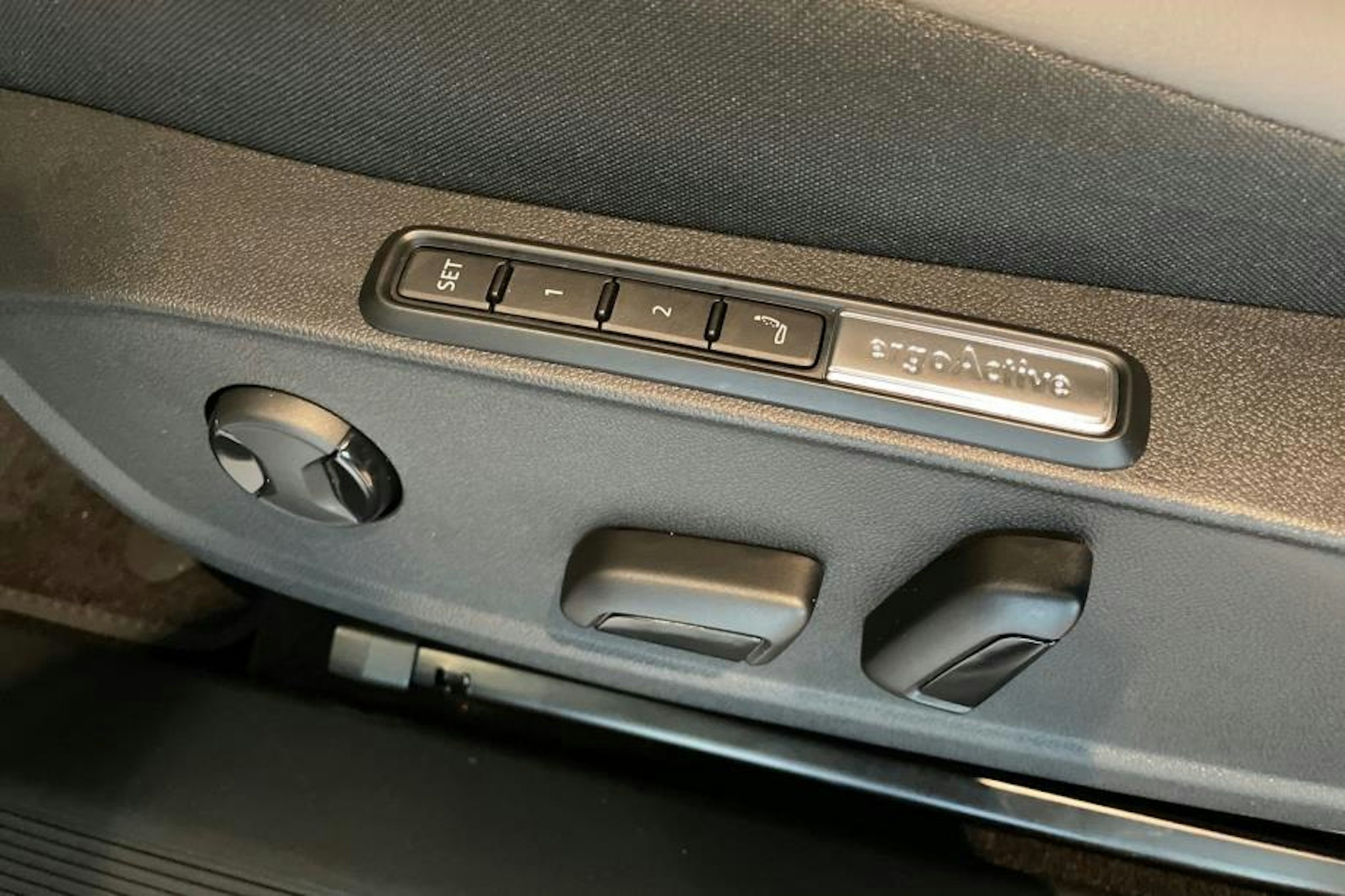 valkoinen Volkswagen ID.4 2026 kuva 14.