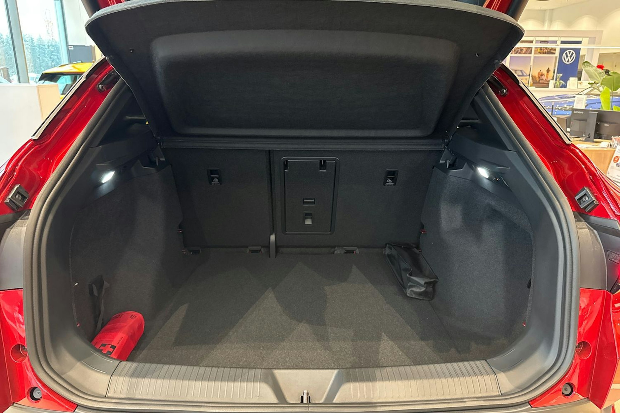 met. punainen Volkswagen ID.4 2026 kuva 12.