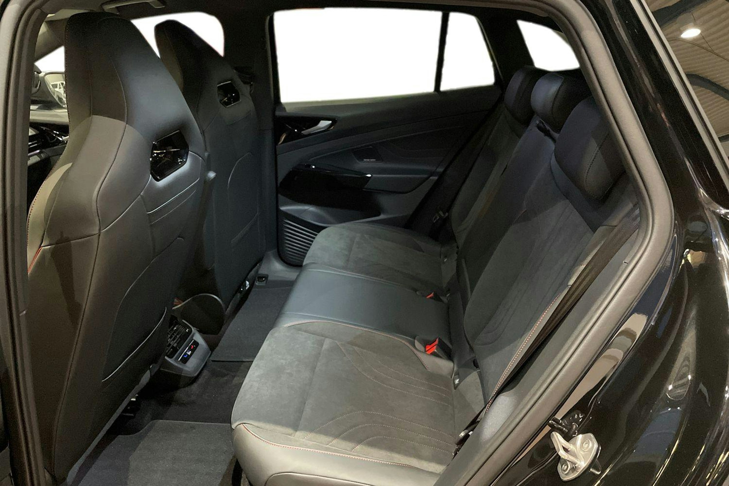 met. musta Volkswagen ID.4 2026 kuva 8.