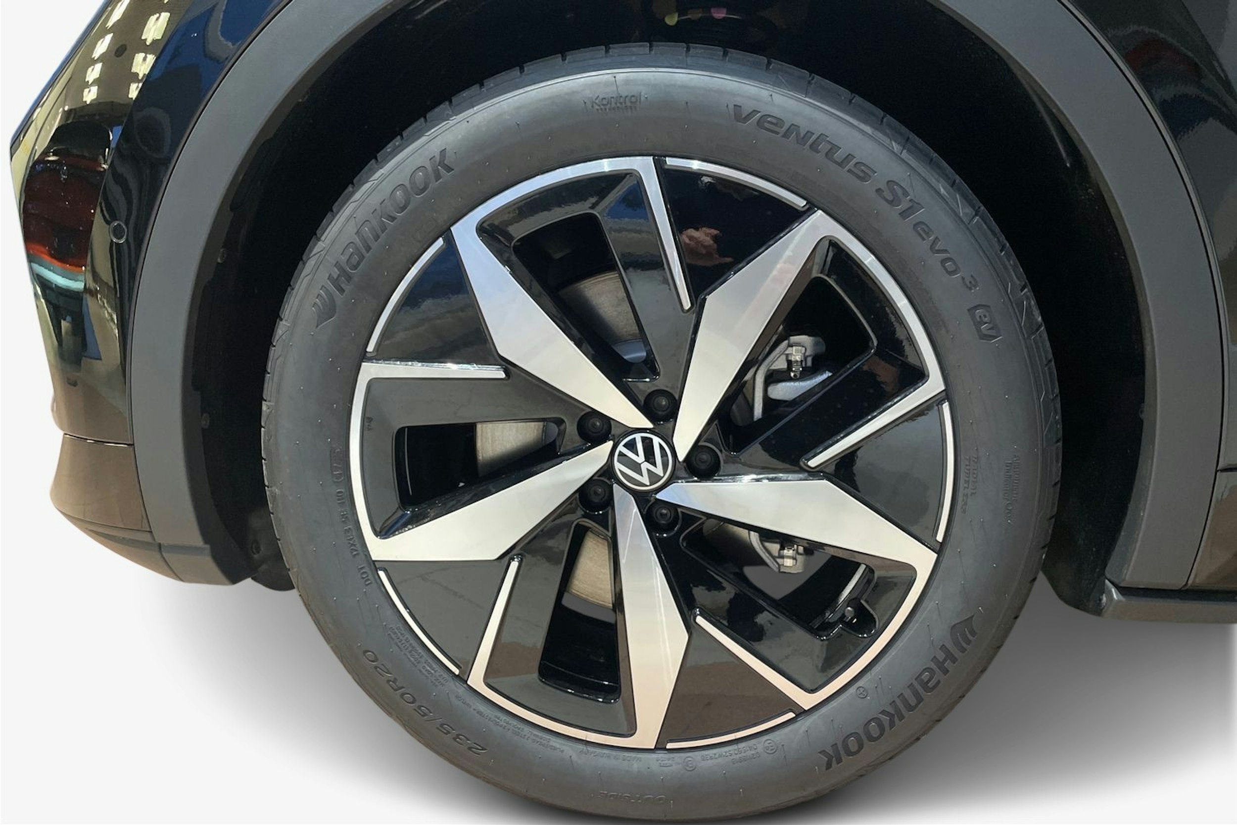 met. musta Volkswagen ID.4 2026 kuva 9.