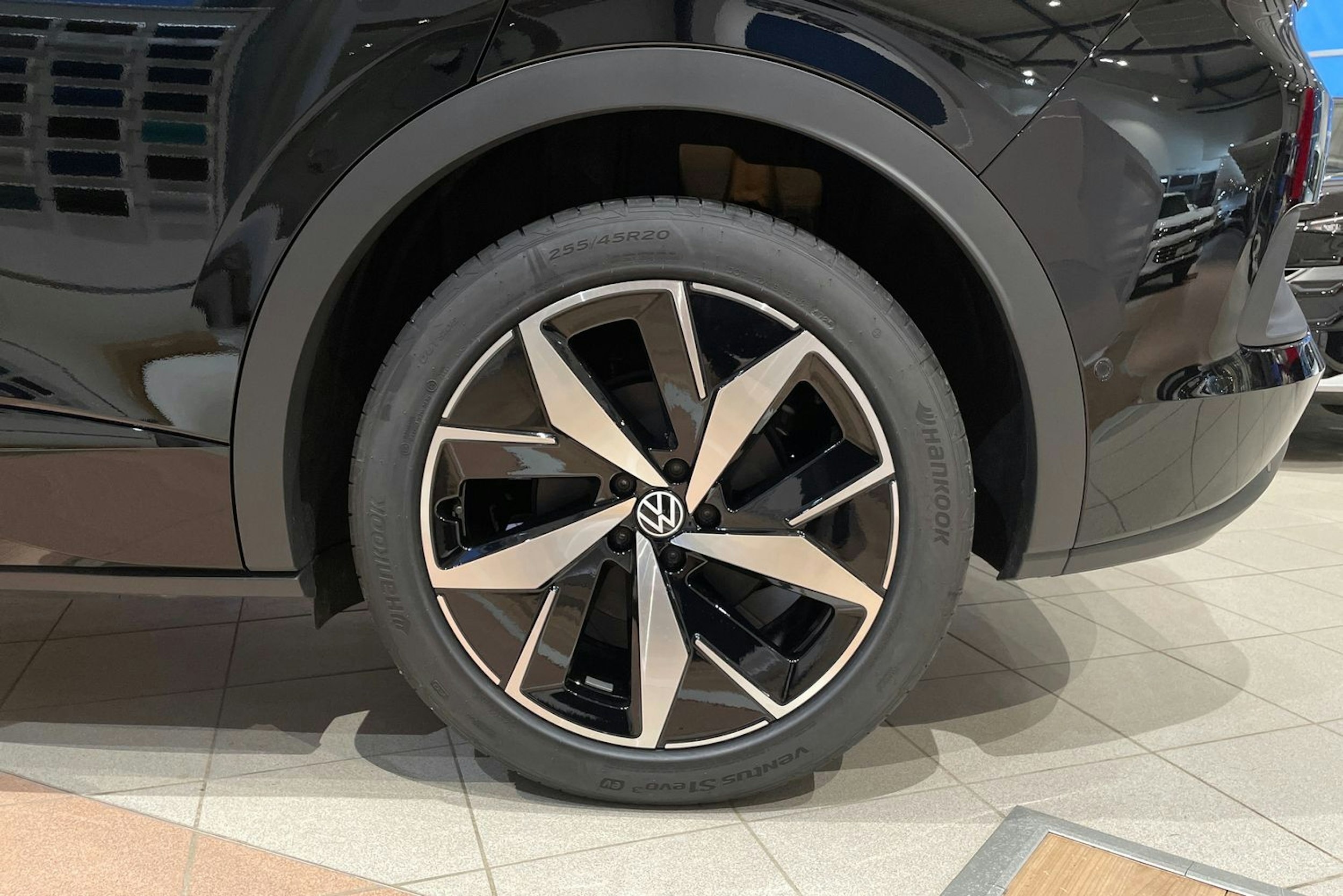 met. musta Volkswagen ID.4 2026 kuva 10.