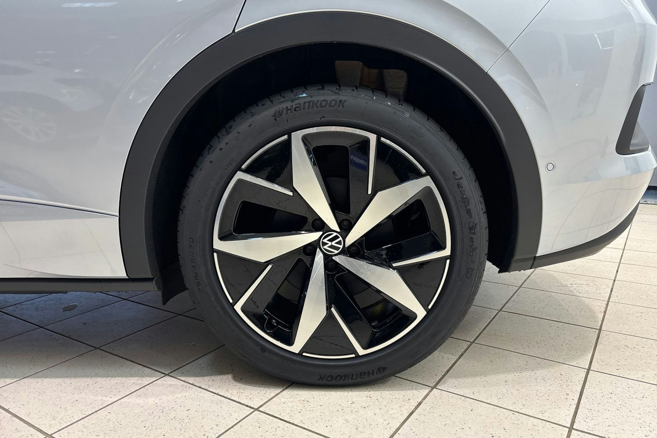 harmaa Volkswagen ID.4 2026 kuva 10.