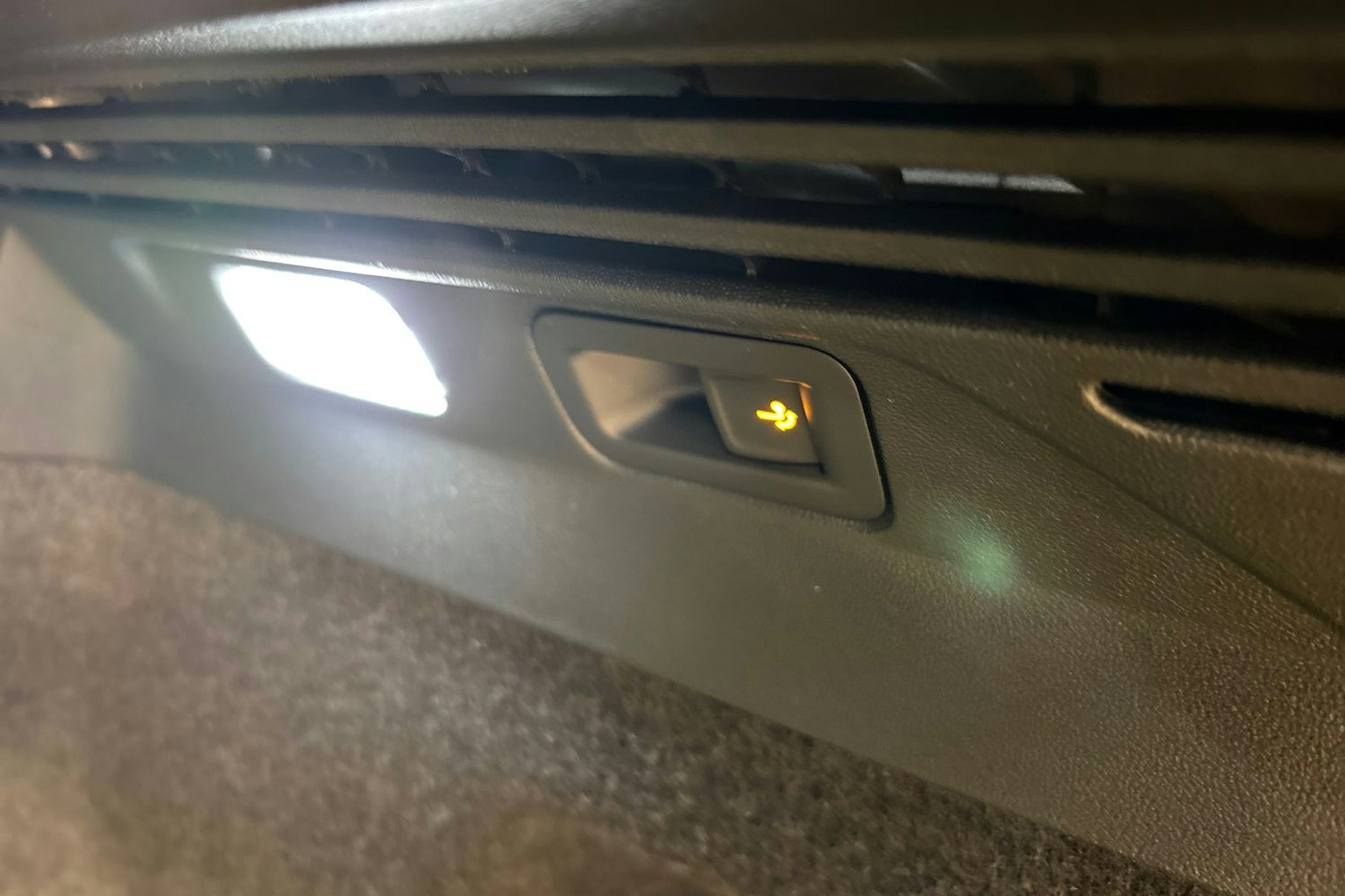 harmaa Volkswagen ID.4 2026 kuva 32.