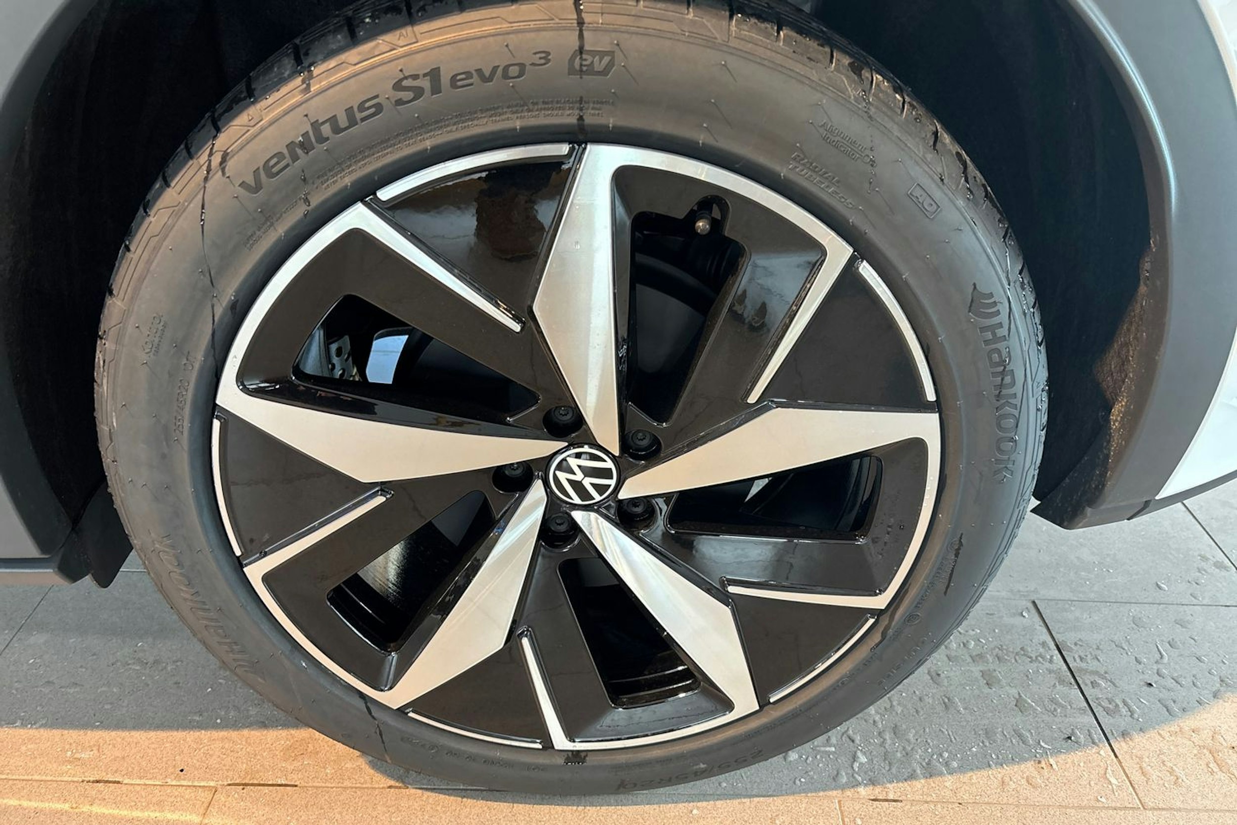 valkoinen Volkswagen ID.4 2026 kuva 10.