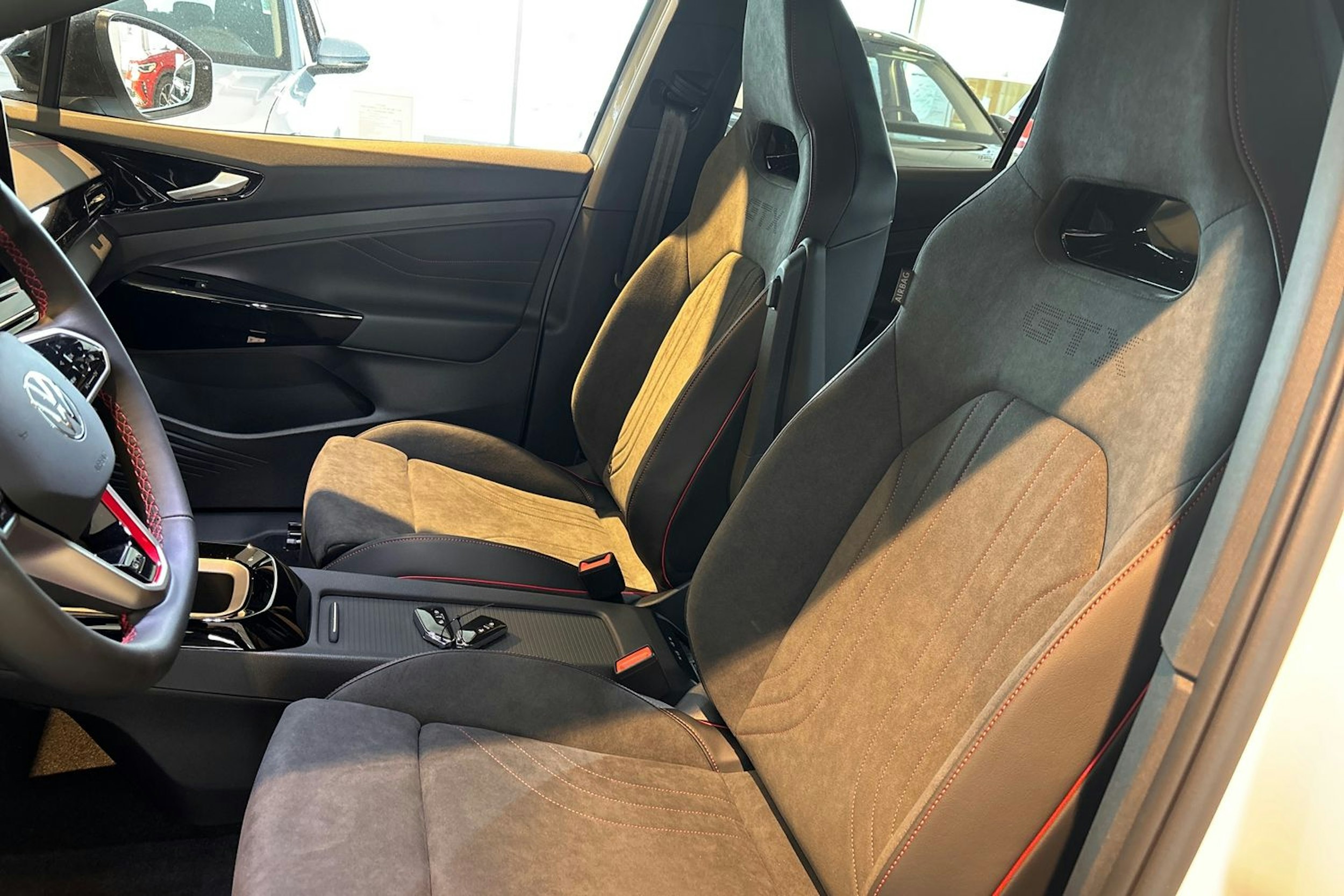 valkoinen Volkswagen ID.4 2026 kuva 11.