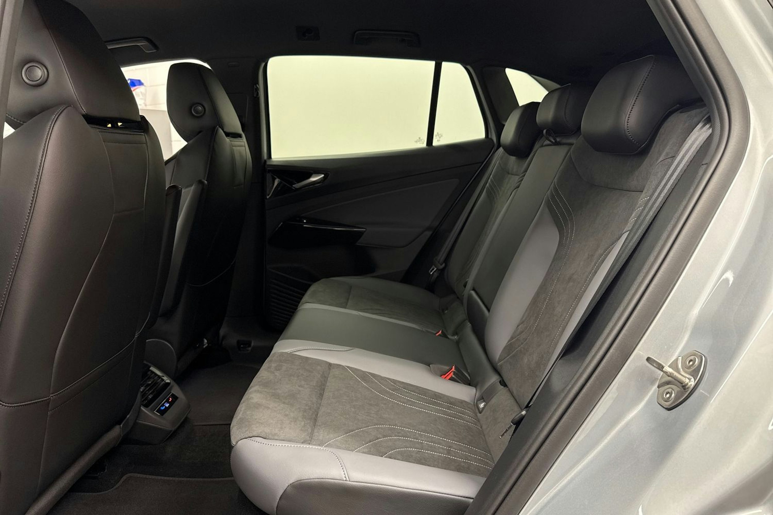 met. harmaa Volkswagen ID.4 2026 kuva 7.