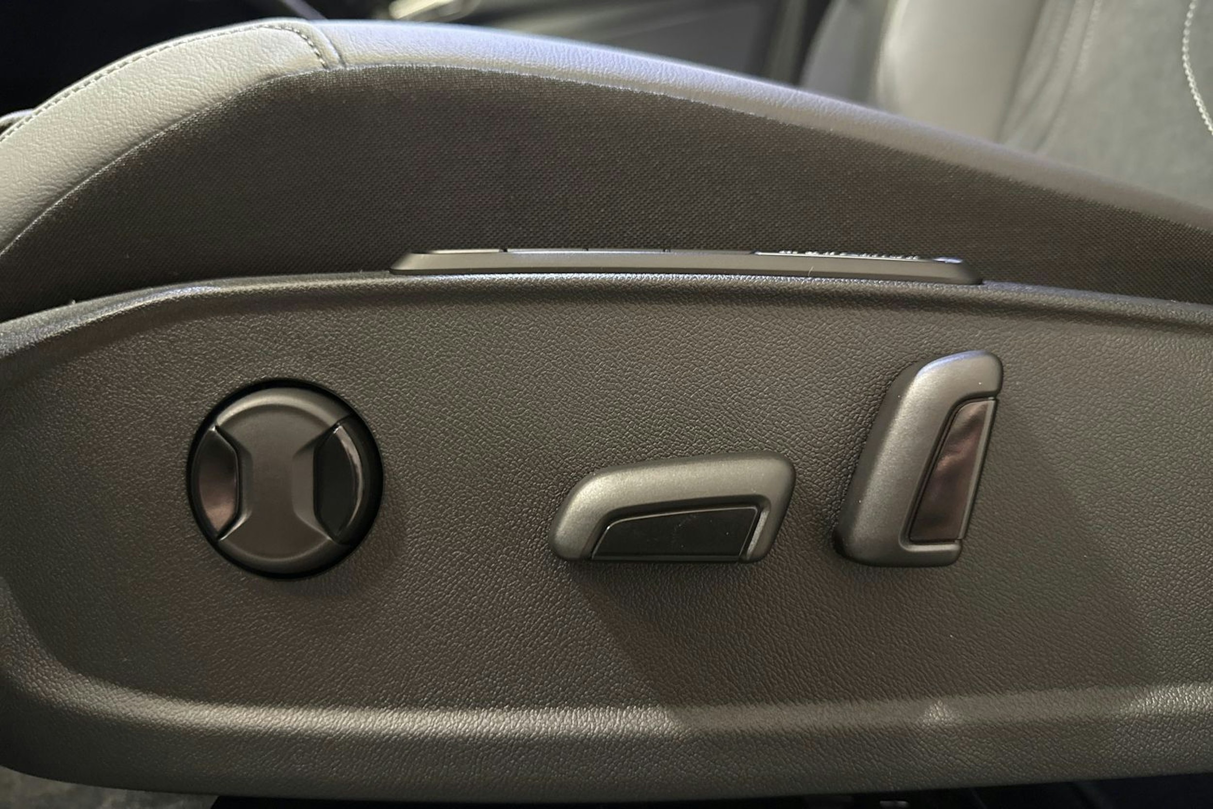 met. harmaa Volkswagen ID.4 2026 kuva 12.