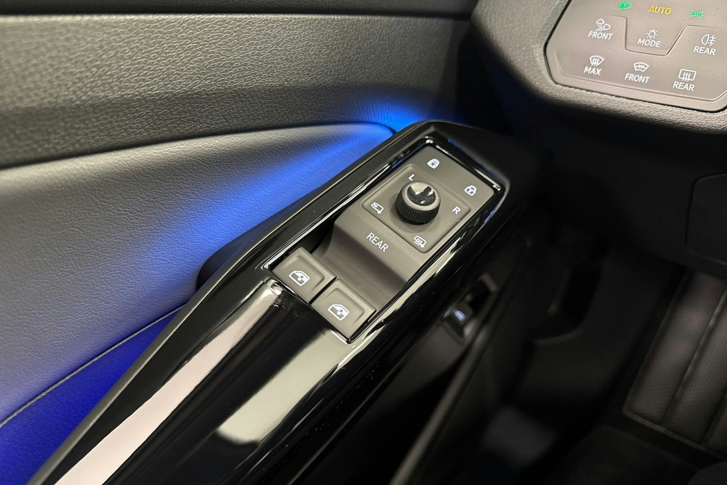 met. harmaa Volkswagen ID.4 2026 kuva 16.