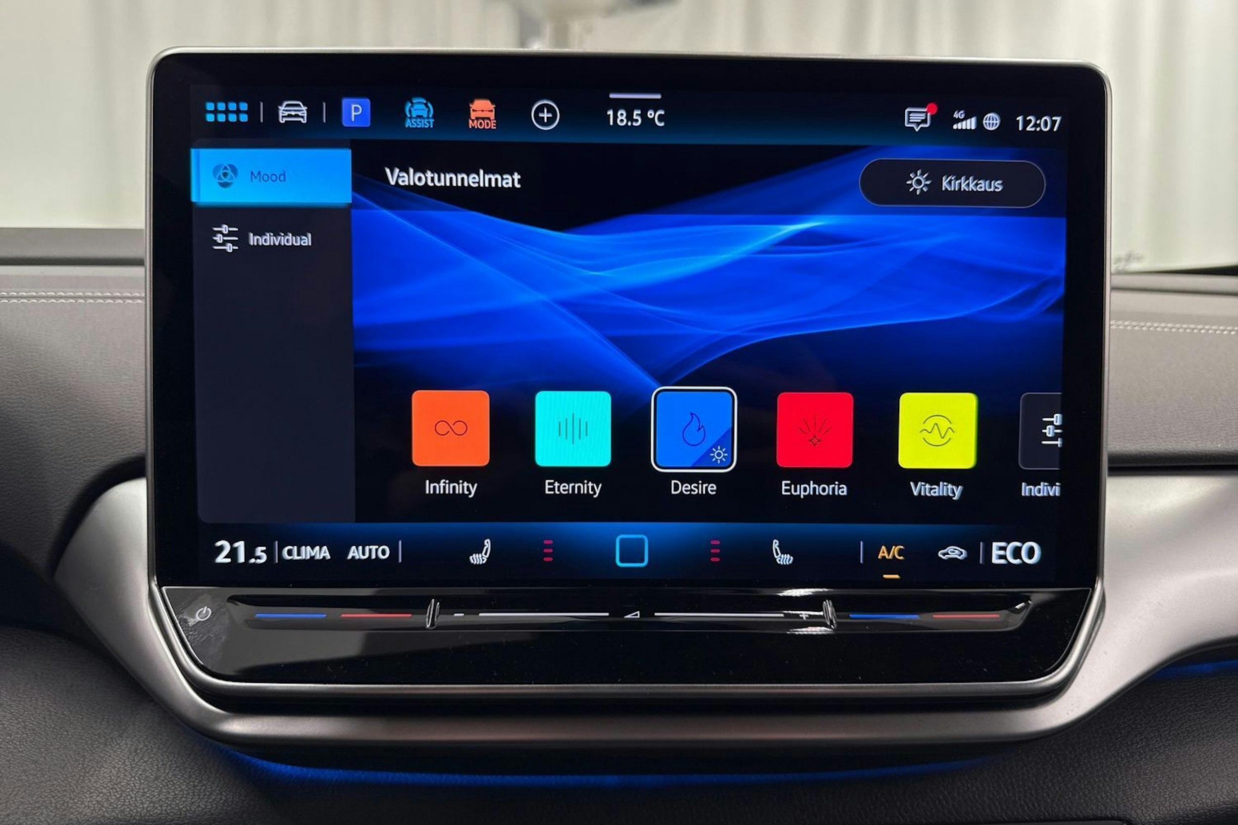 met. harmaa Volkswagen ID.4 2026 kuva 27.