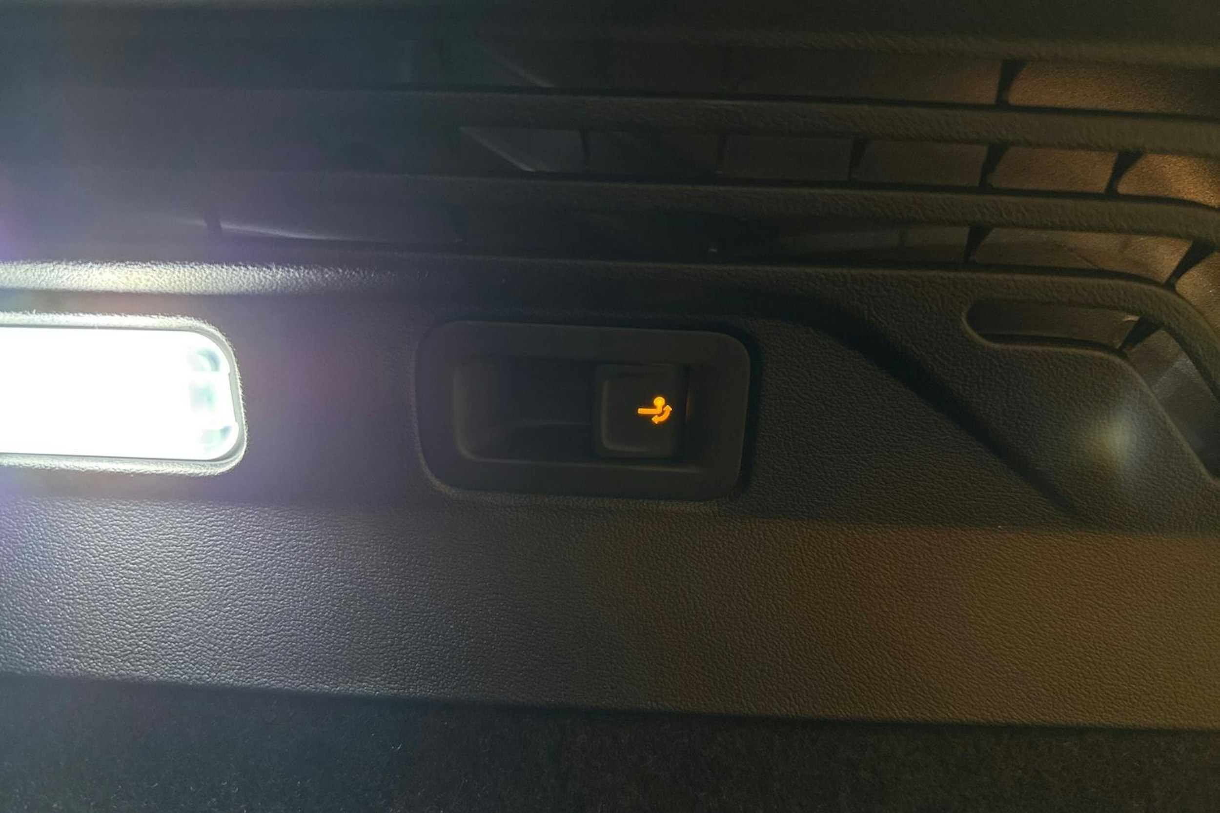 met. harmaa Volkswagen ID.4 2026 kuva 30.