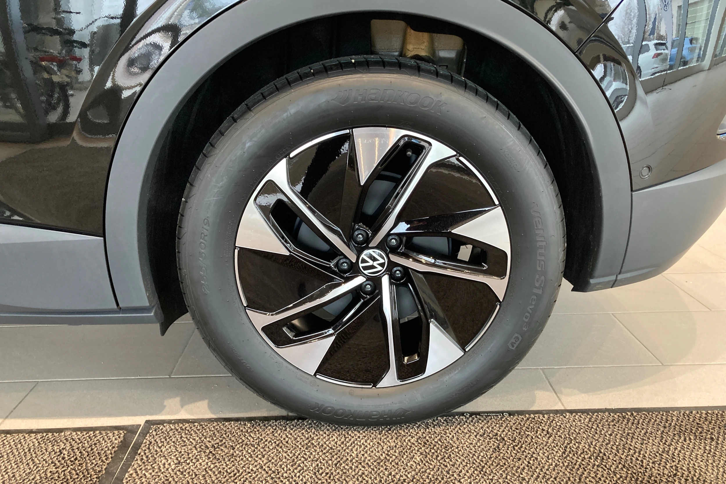 musta Volkswagen ID.4 2026 kuva 10.