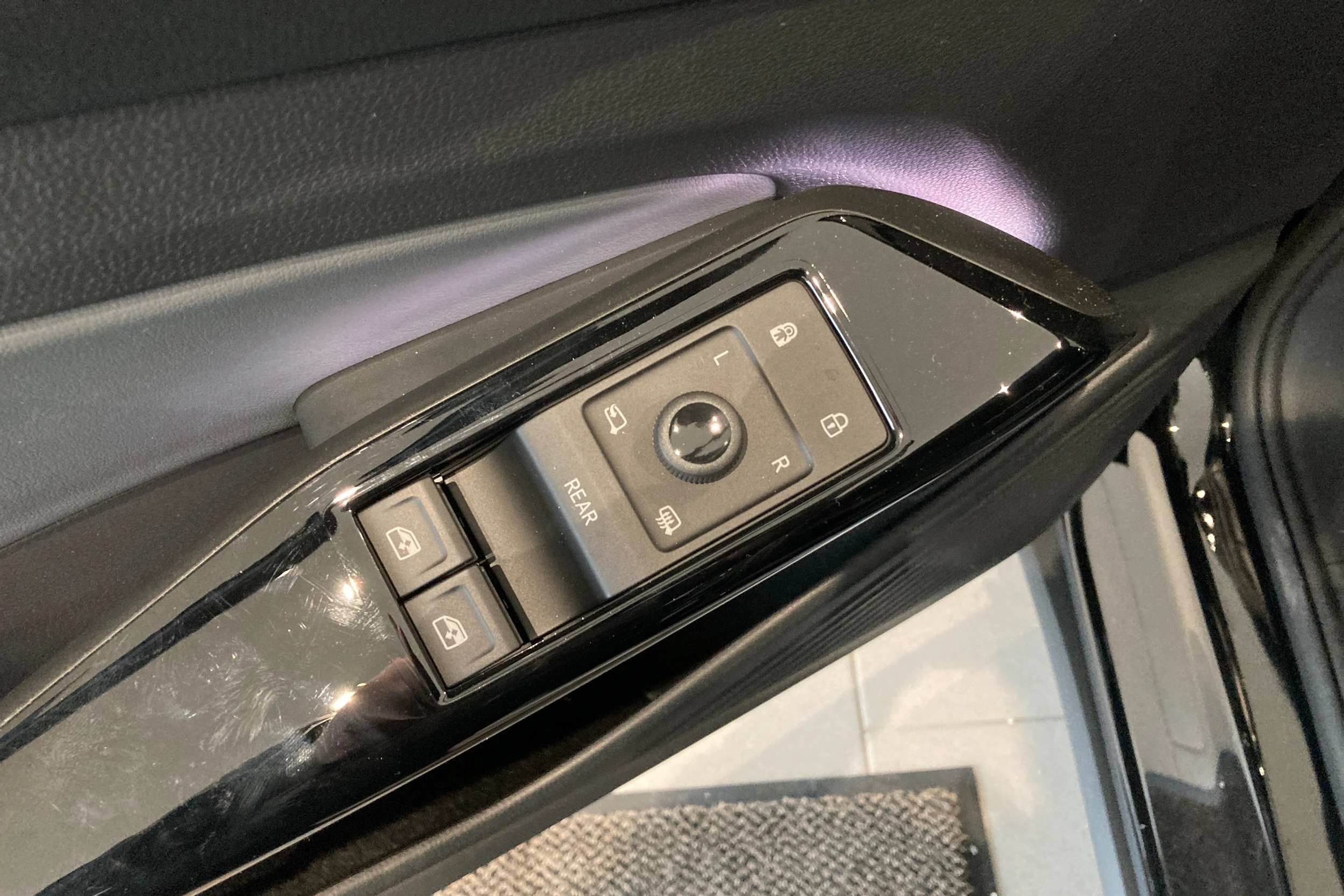 musta Volkswagen ID.4 2026 kuva 12.