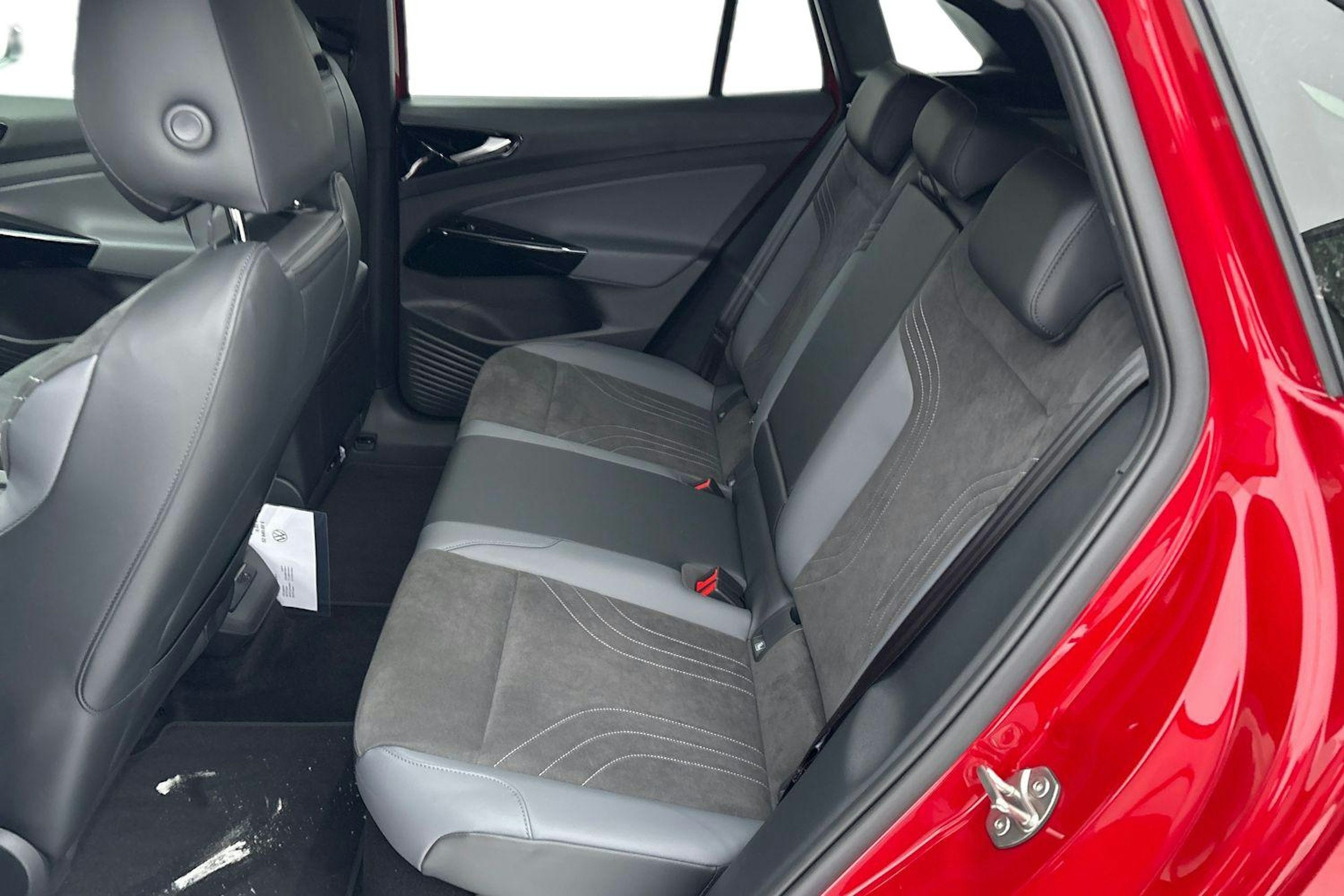 punainen Volkswagen ID.4 2026 kuva 8.