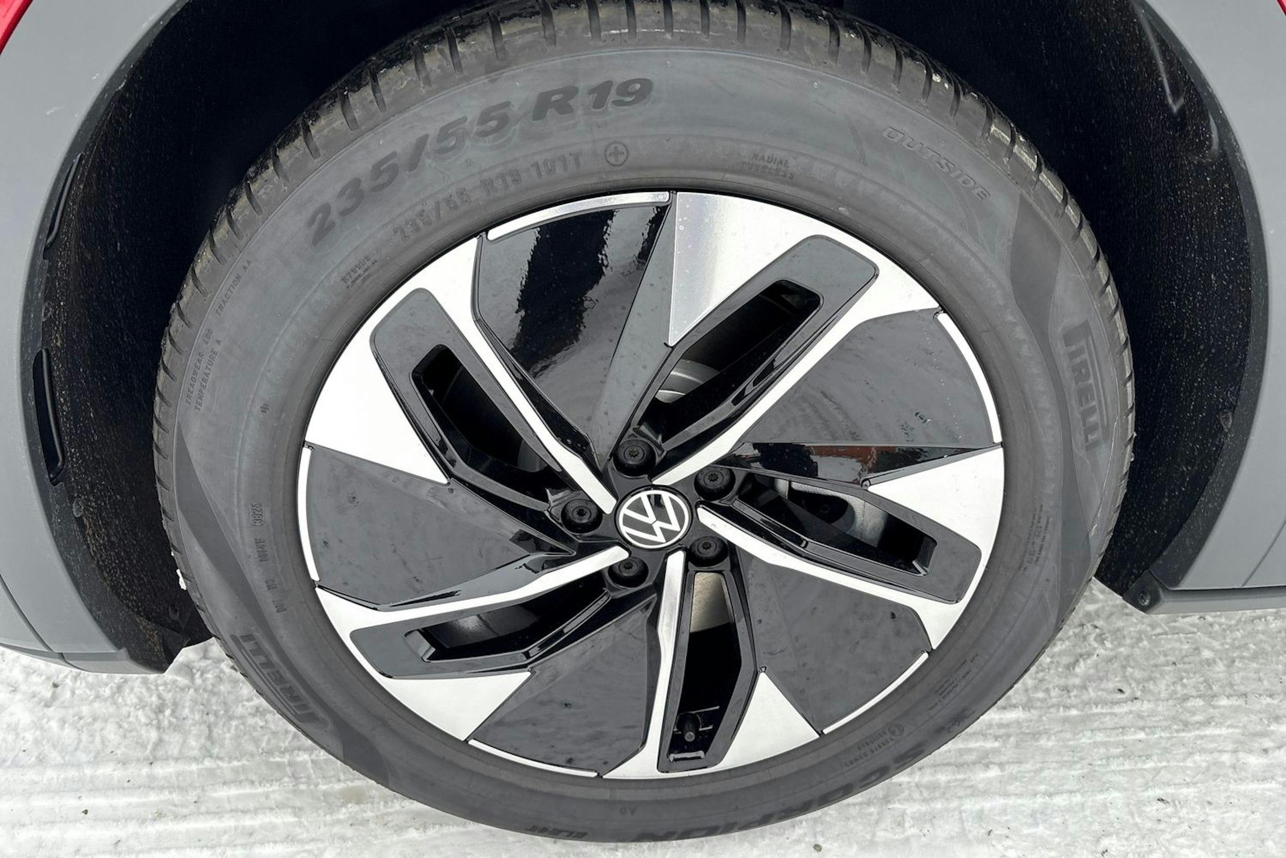 punainen Volkswagen ID.4 2026 kuva 10.