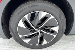 punainen Volkswagen ID.4 2026 kuva 10.