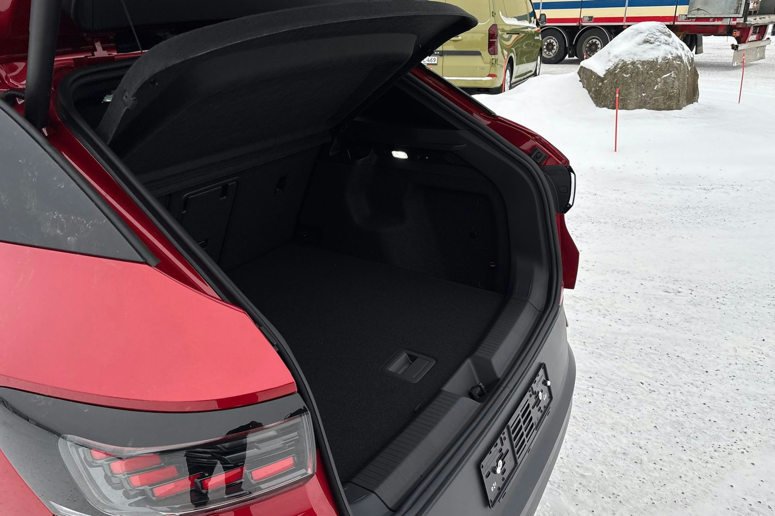 punainen Volkswagen ID.4 2026 kuva 12.