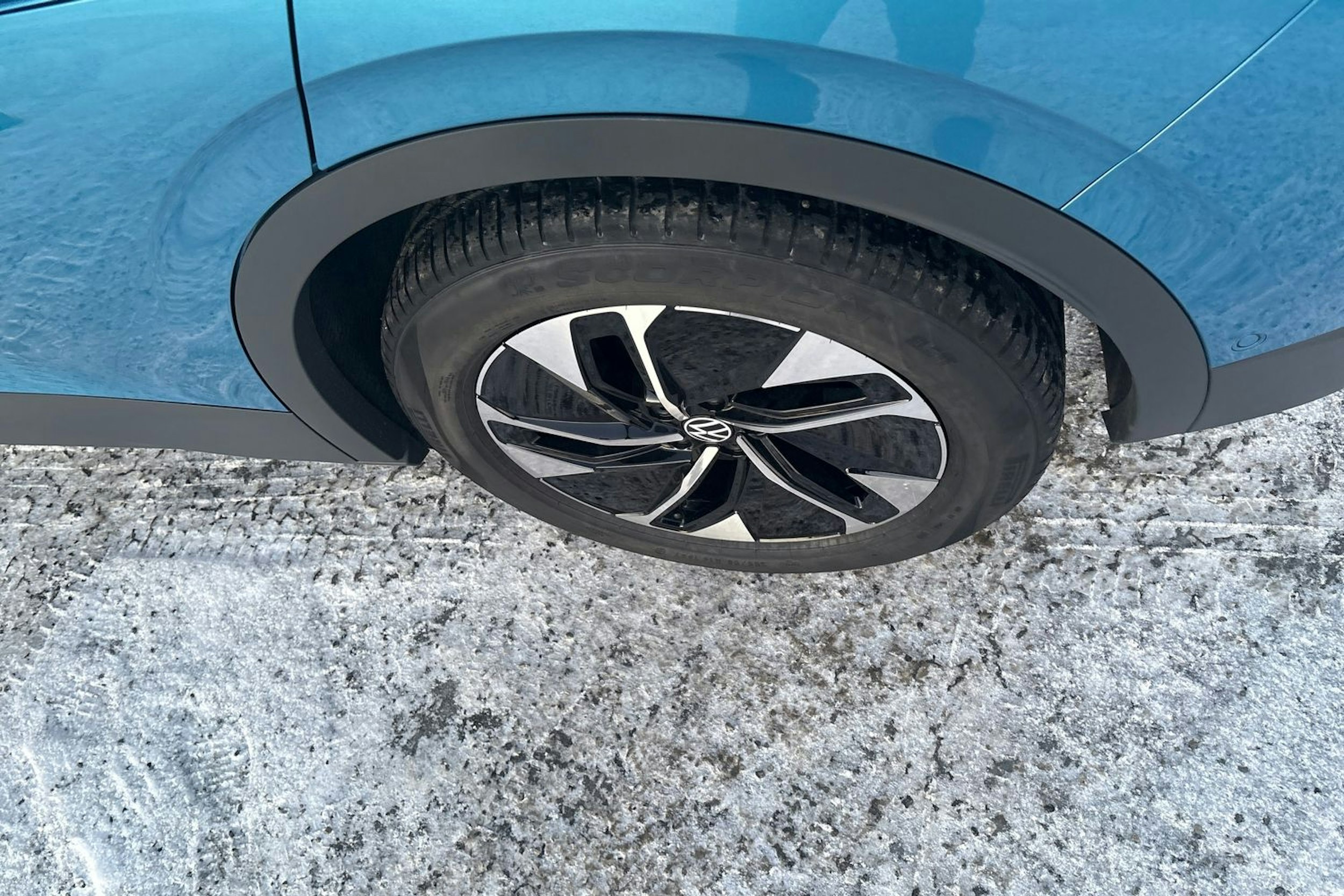 sininen Volkswagen ID.4 2026 kuva 10.