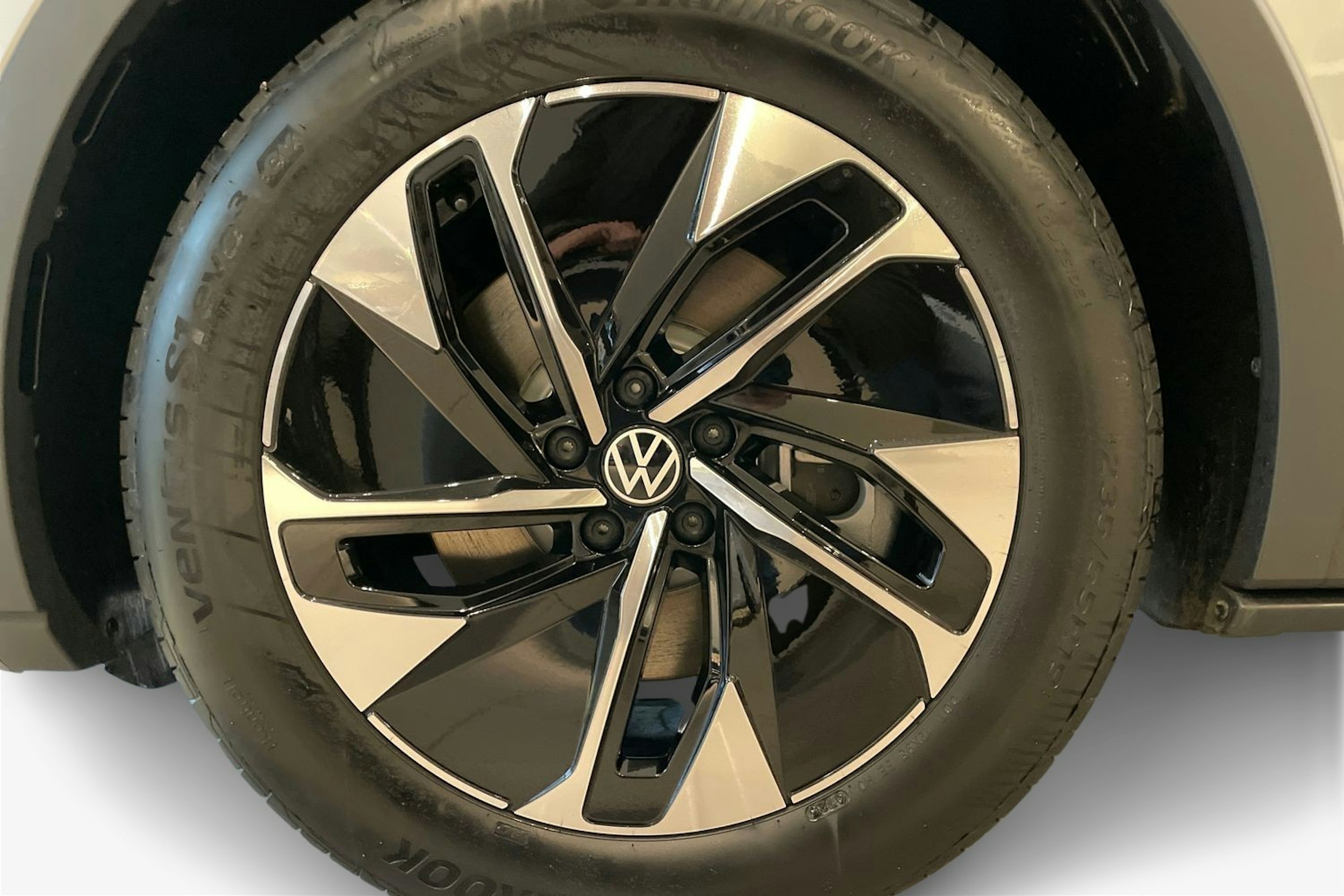 harmaa Volkswagen ID.4 2026 kuva 9.