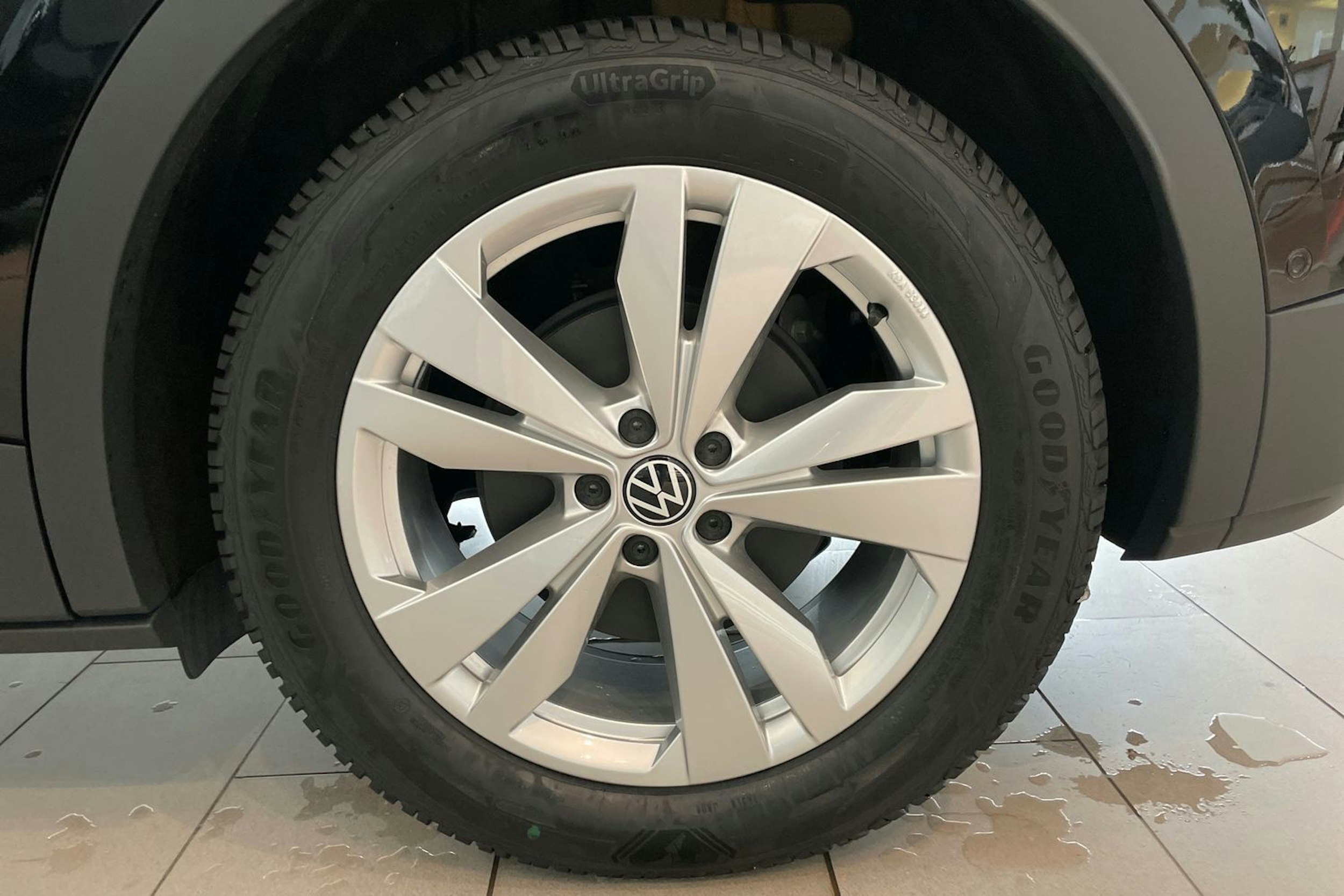 musta Volkswagen ID.4 2026 kuva 10.