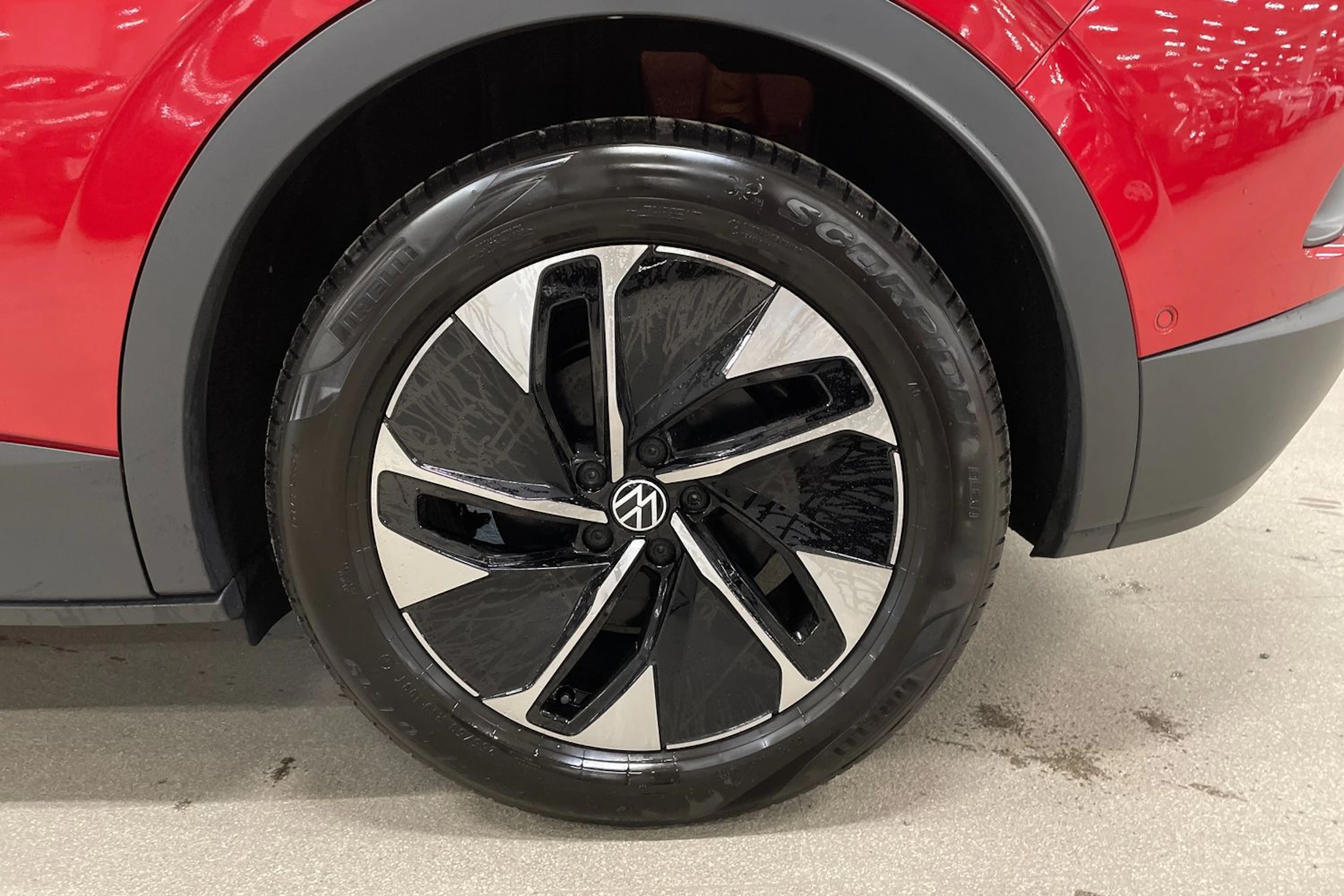 punainen Volkswagen ID.4 2026 kuva 10.