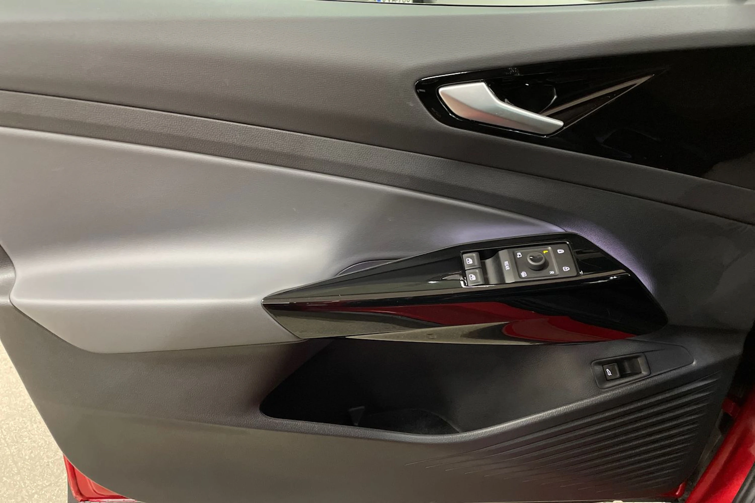 punainen Volkswagen ID.4 2026 kuva 15.