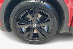 punainen Volkswagen ID.4 2026 kuva 9.