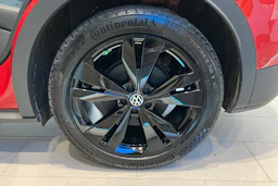 punainen Volkswagen ID.4 2026 kuva 10.