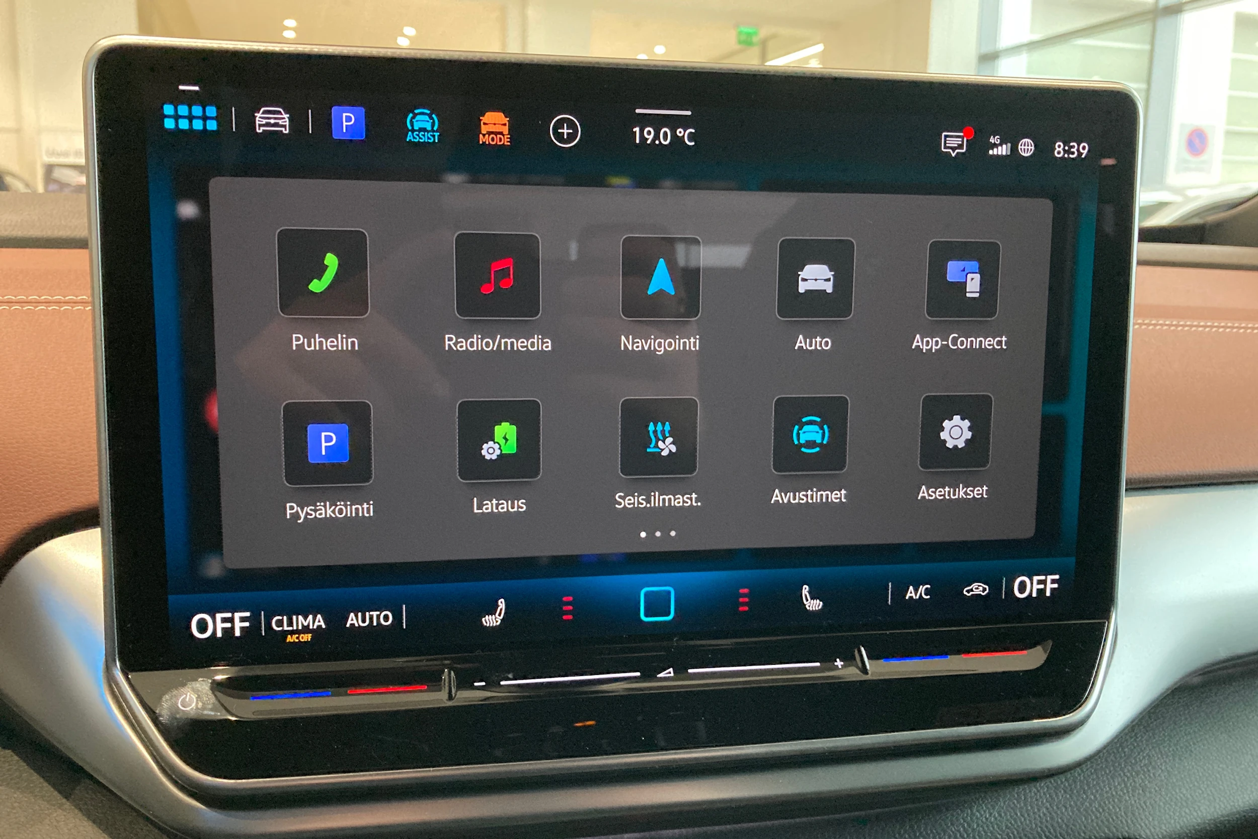 punainen Volkswagen ID.4 2026 kuva 16.