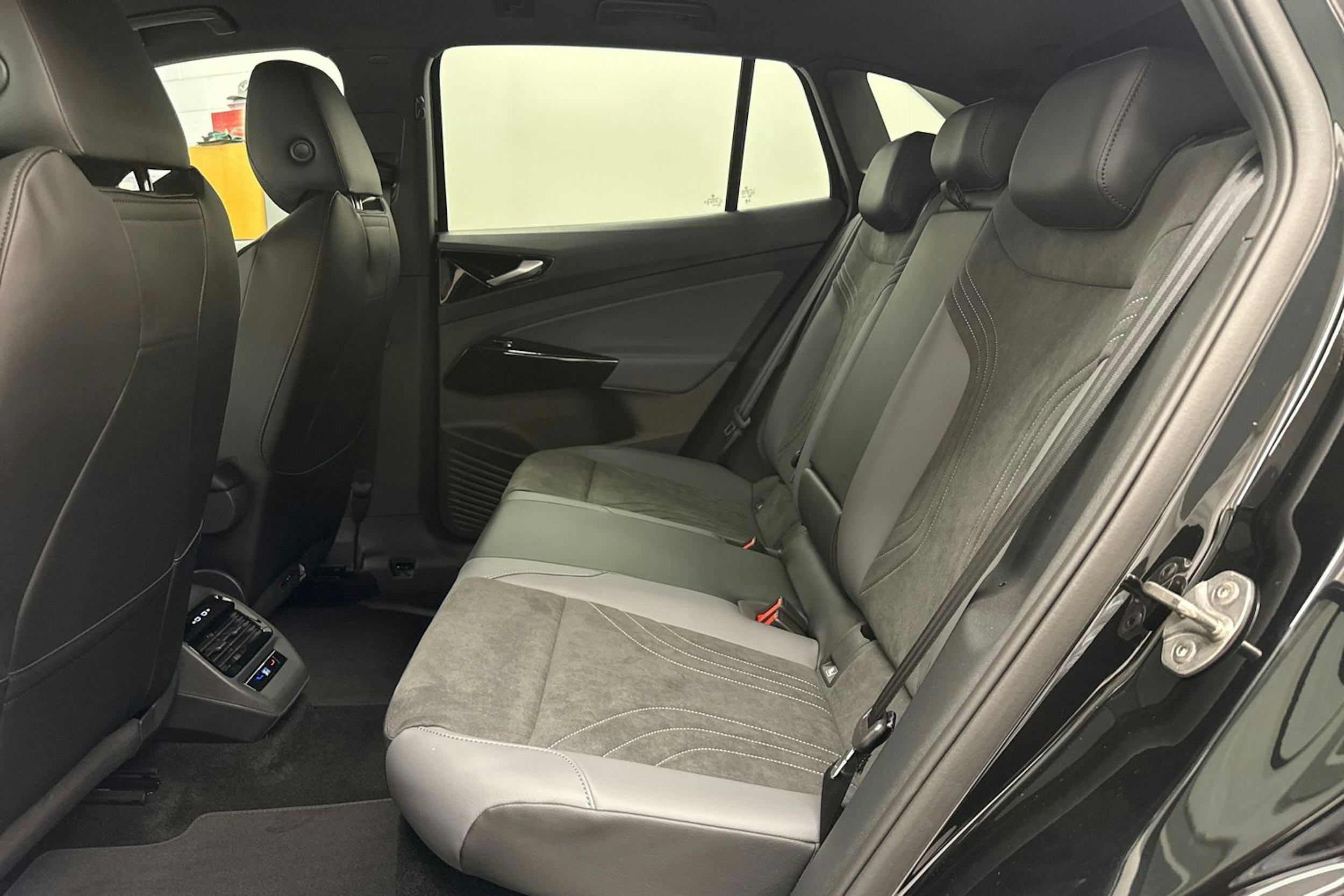 met. musta Volkswagen ID.4 2026 kuva 11.