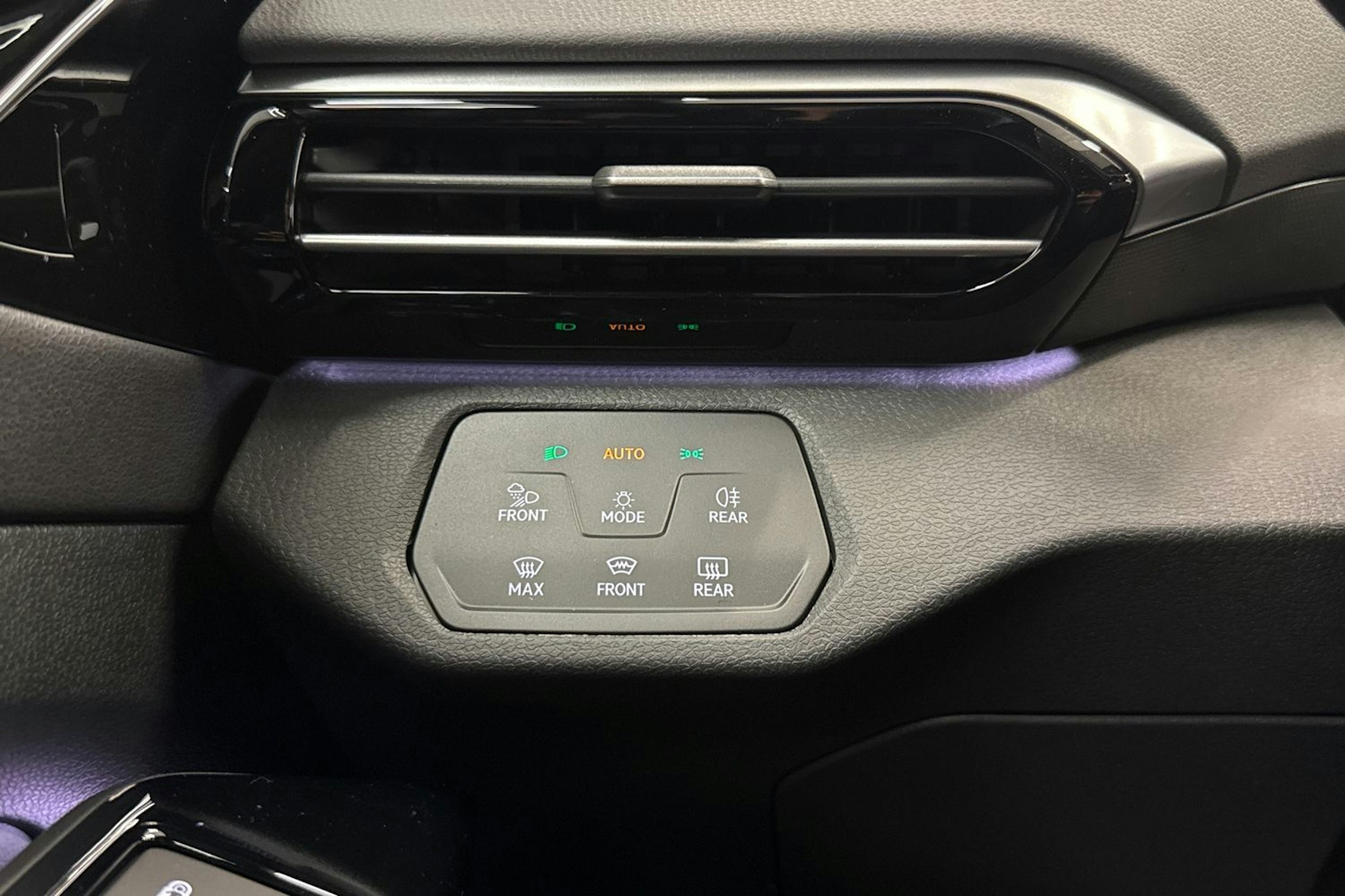 met. musta Volkswagen ID.4 2026 kuva 17.