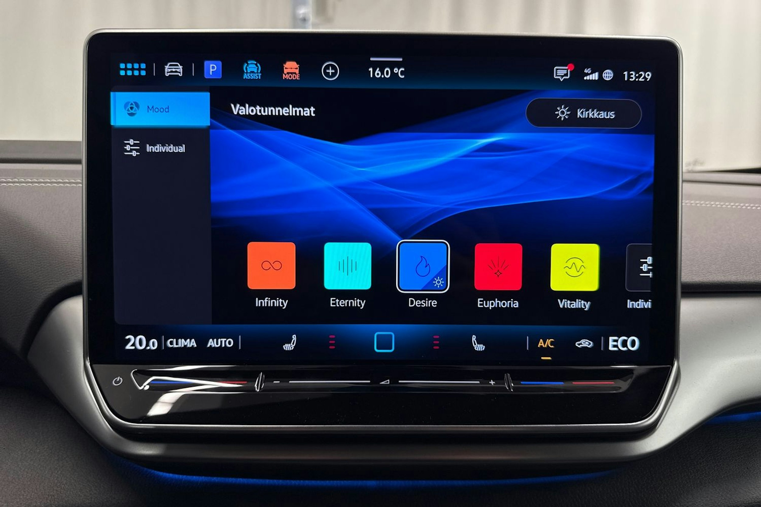 met. musta Volkswagen ID.4 2026 kuva 27.