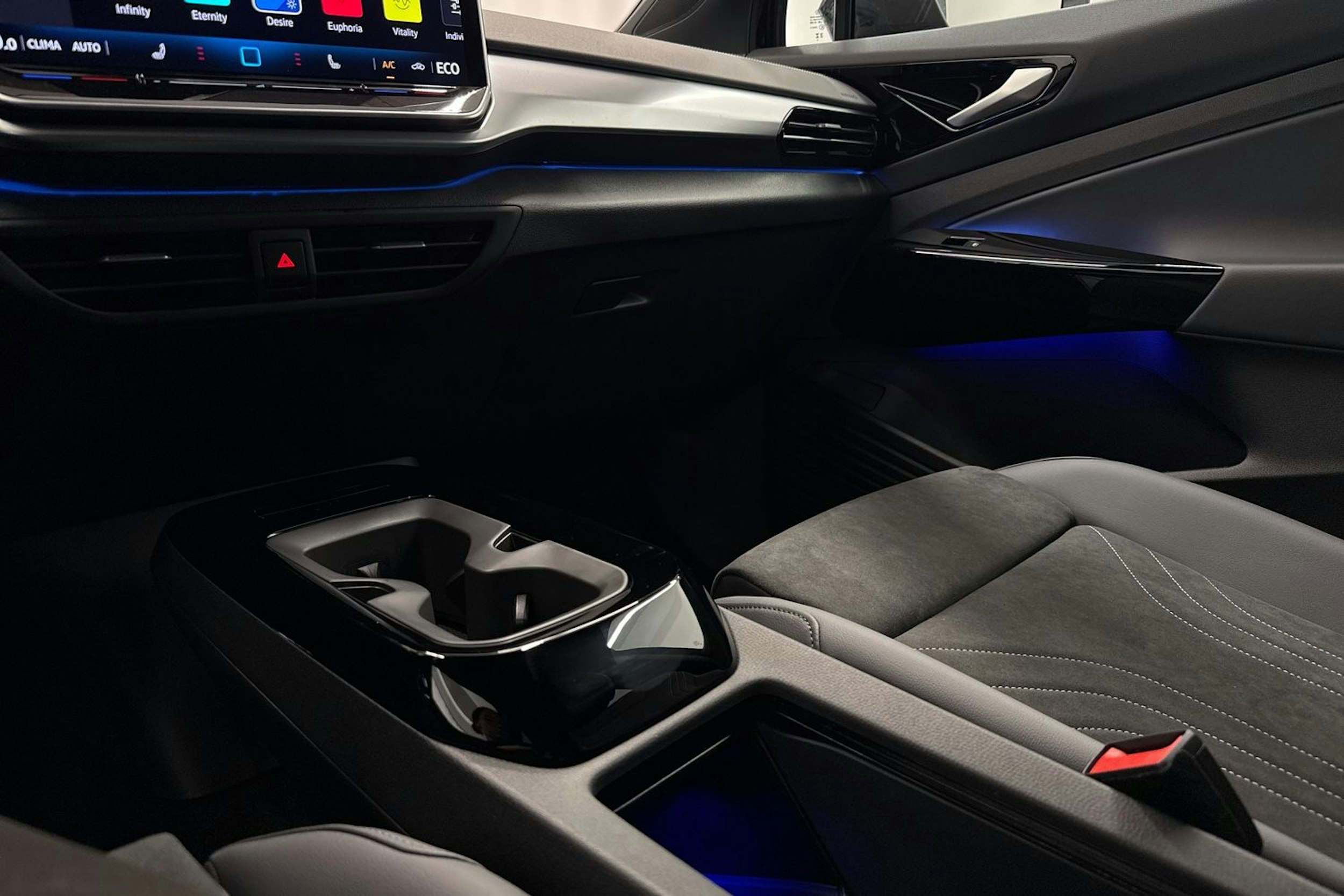 met. musta Volkswagen ID.4 2026 kuva 28.