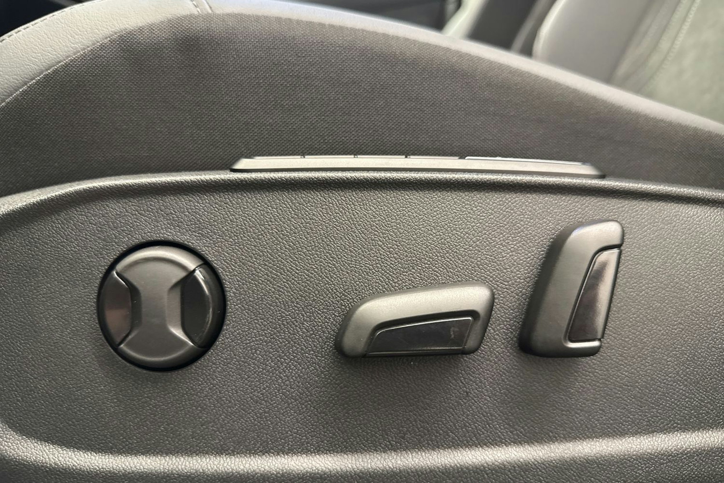 met. musta Volkswagen ID.4 2026 kuva 34.