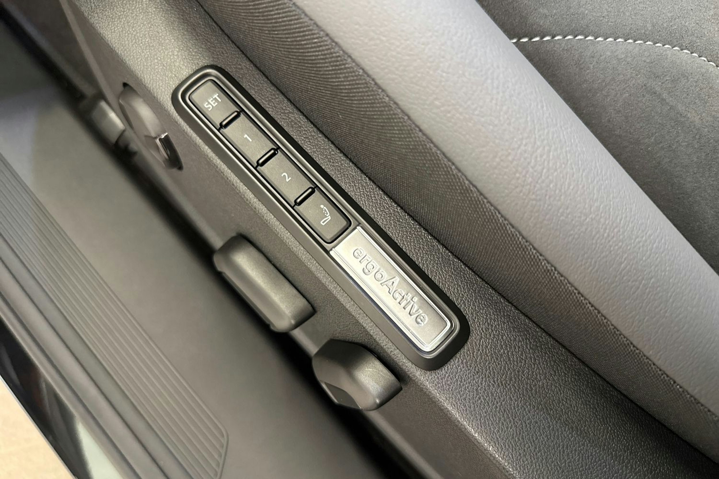 met. musta Volkswagen ID.4 2026 kuva 35.