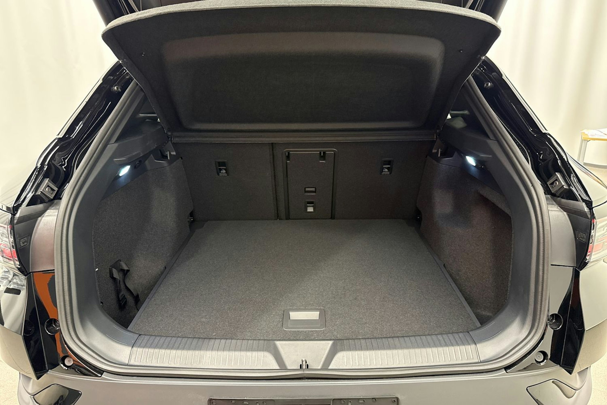 met. musta Volkswagen ID.4 2026 kuva 36.