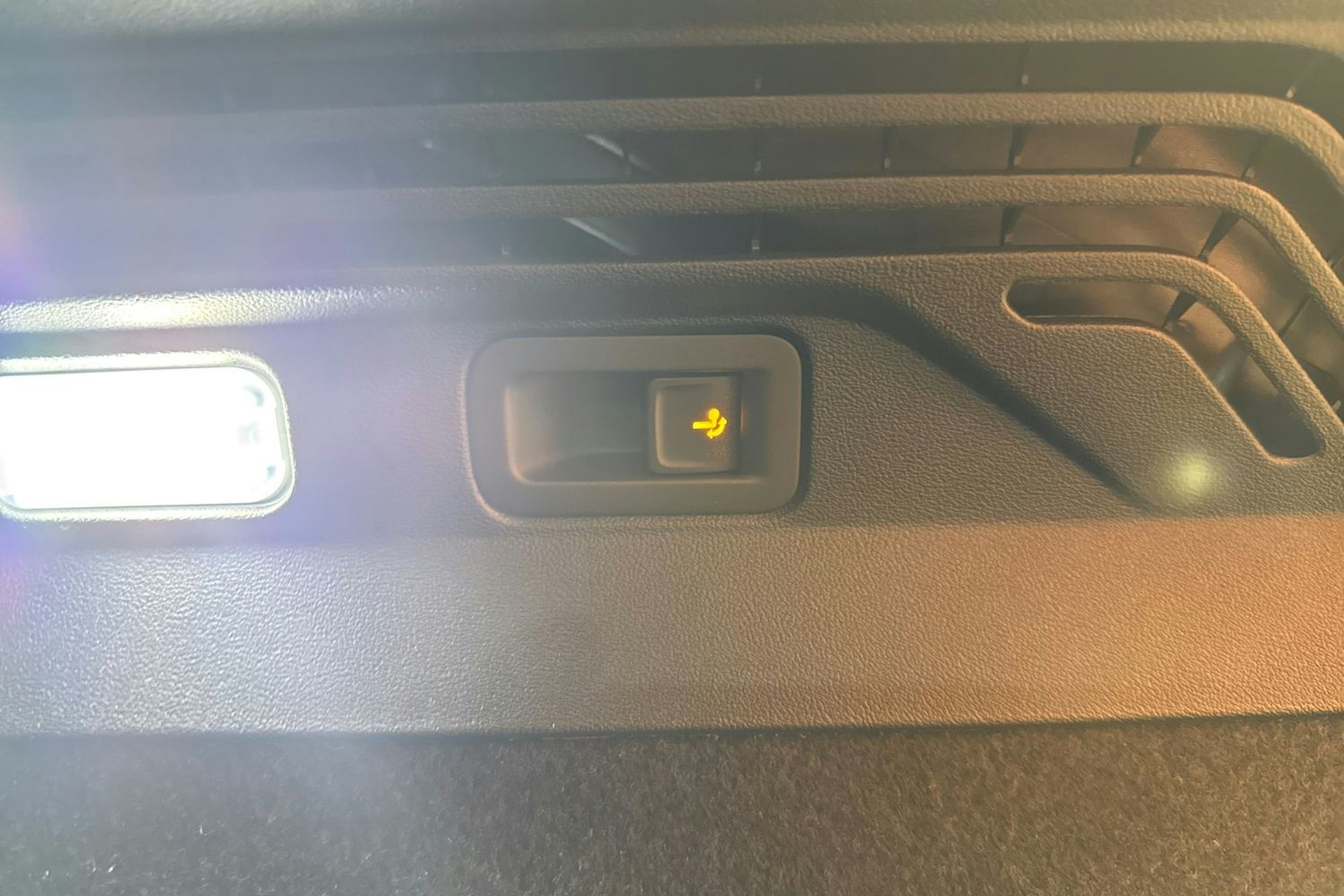 met. musta Volkswagen ID.4 2026 kuva 38.