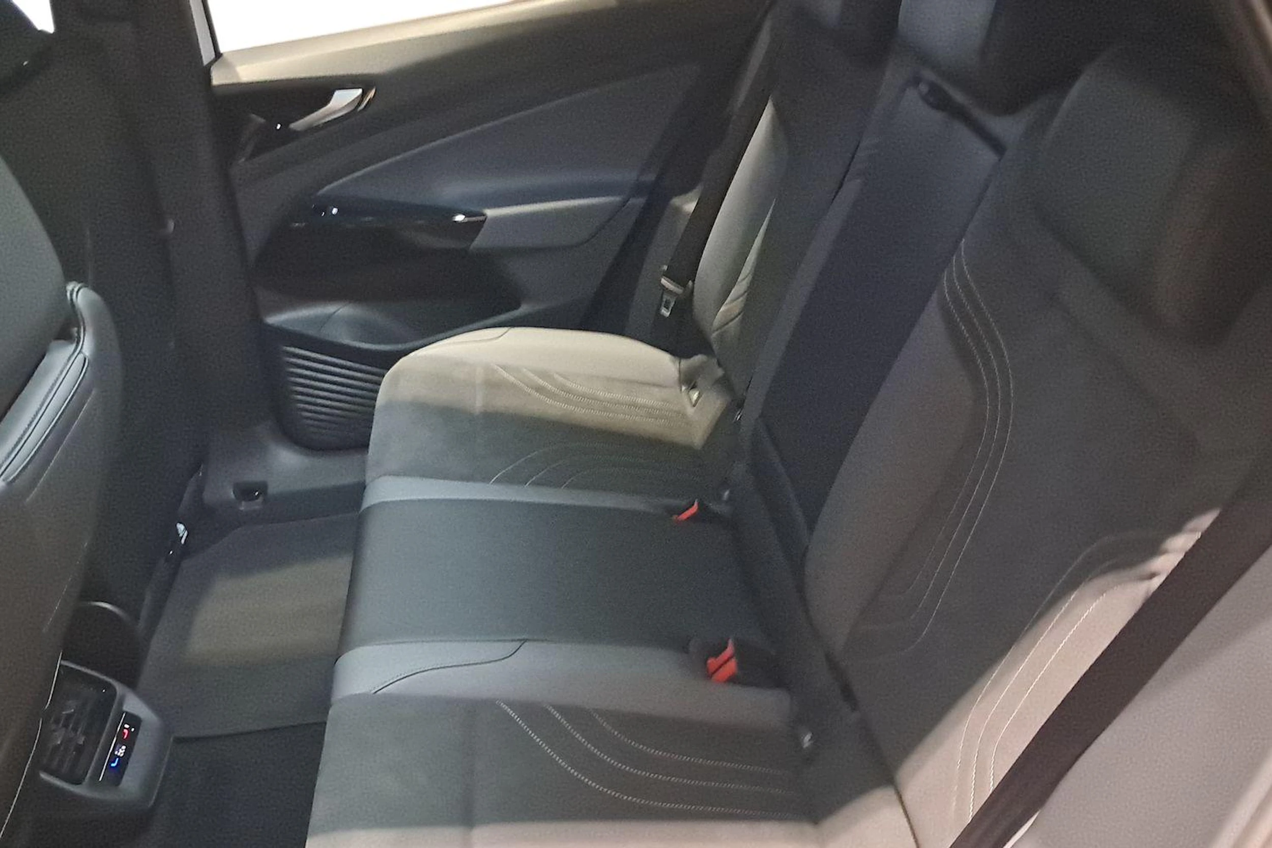 valkoinen Volkswagen ID.4 2026 kuva 8.