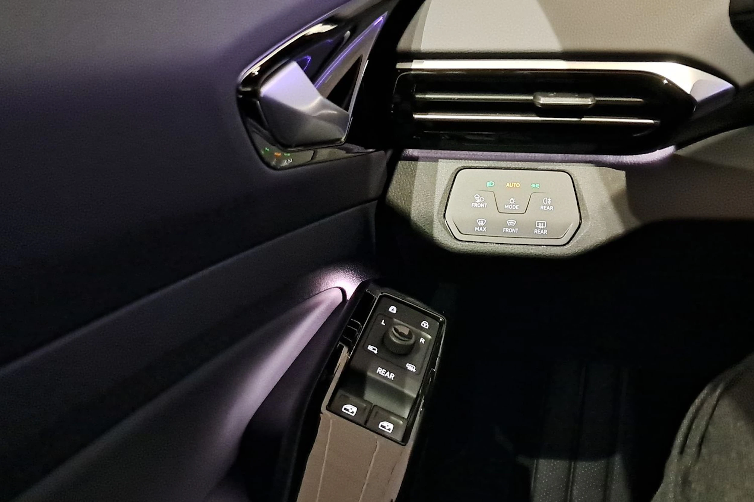 valkoinen Volkswagen ID.4 2026 kuva 14.