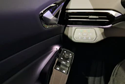 valkoinen Volkswagen ID.4 2026 kuva 14.