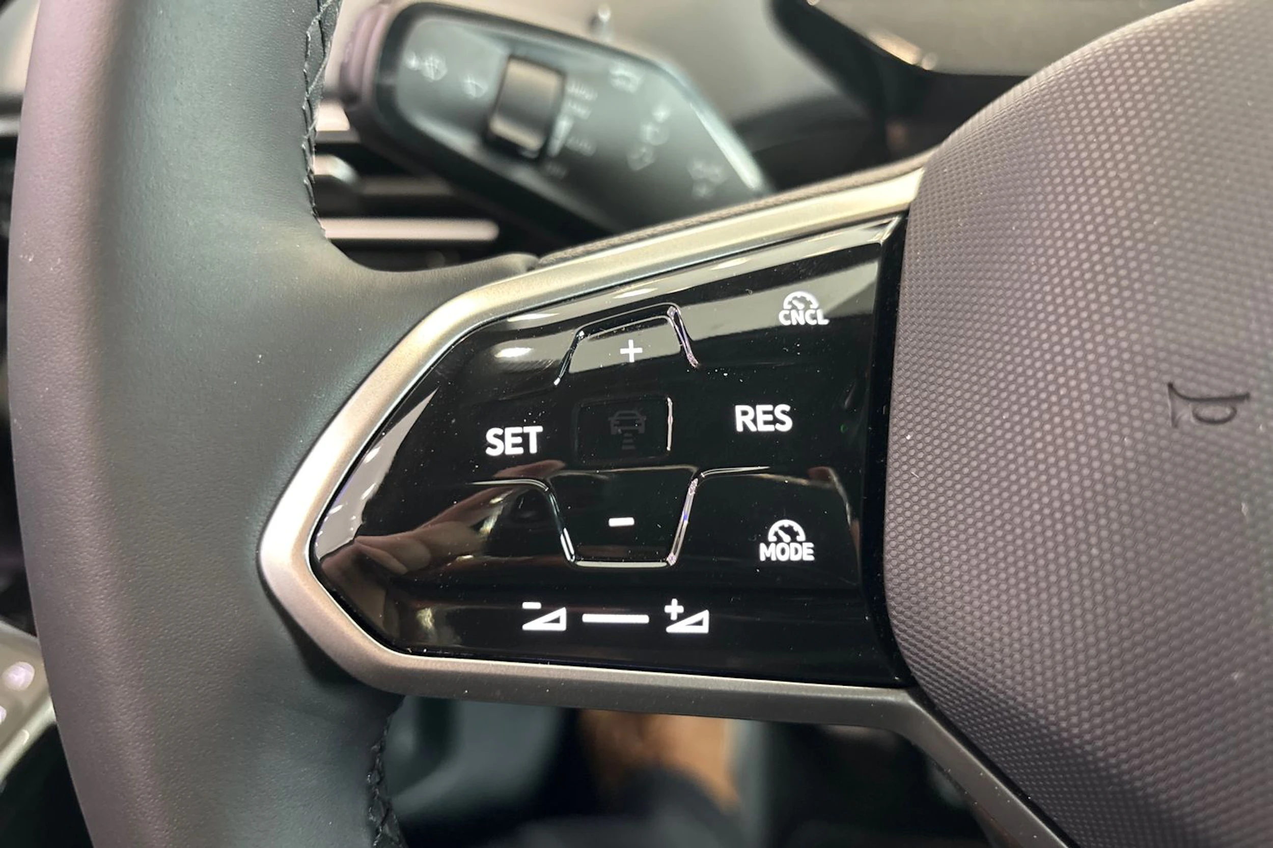 harmaa Volkswagen ID.4 2026 kuva 15.