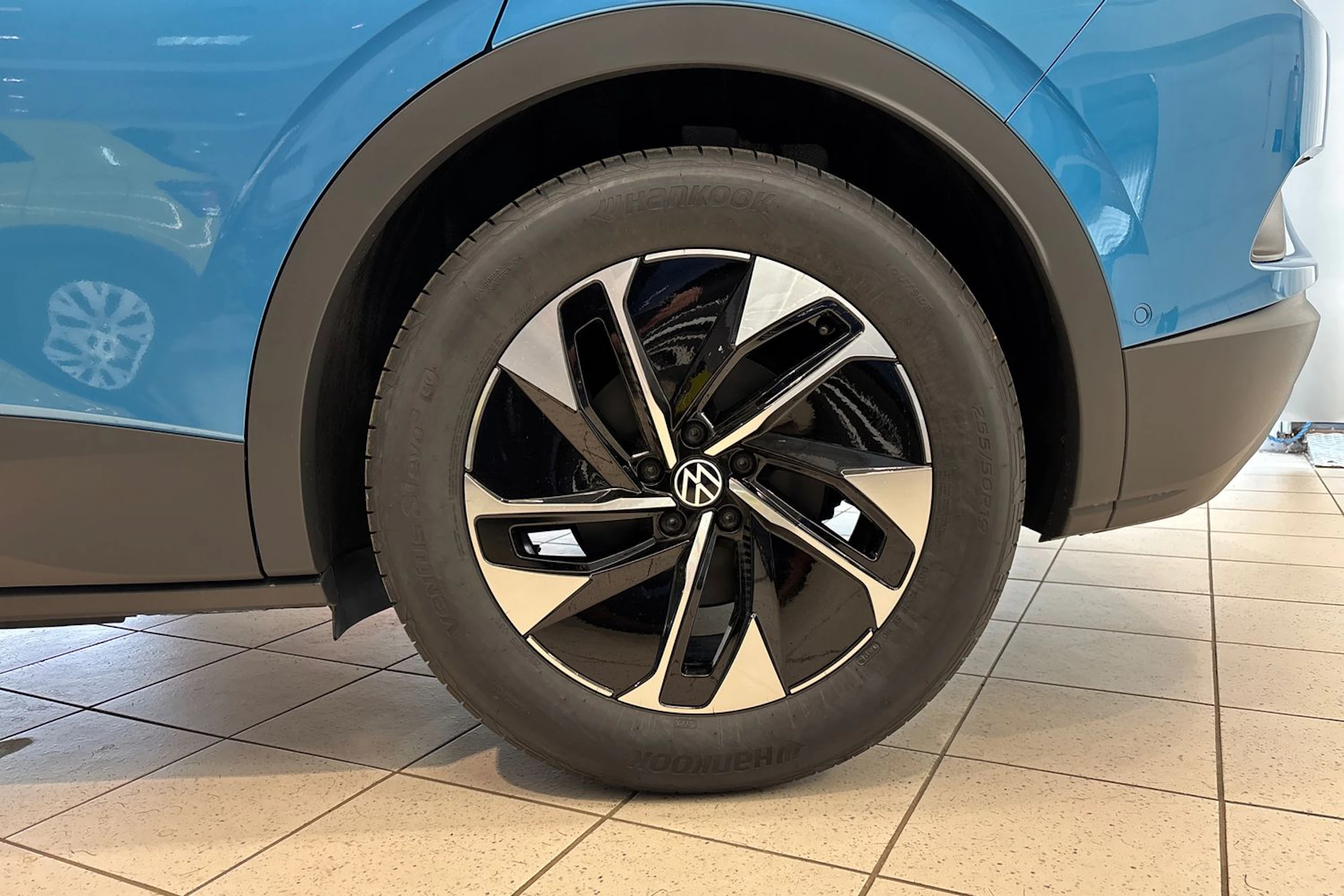 sininen Volkswagen ID.4 2026 kuva 10.